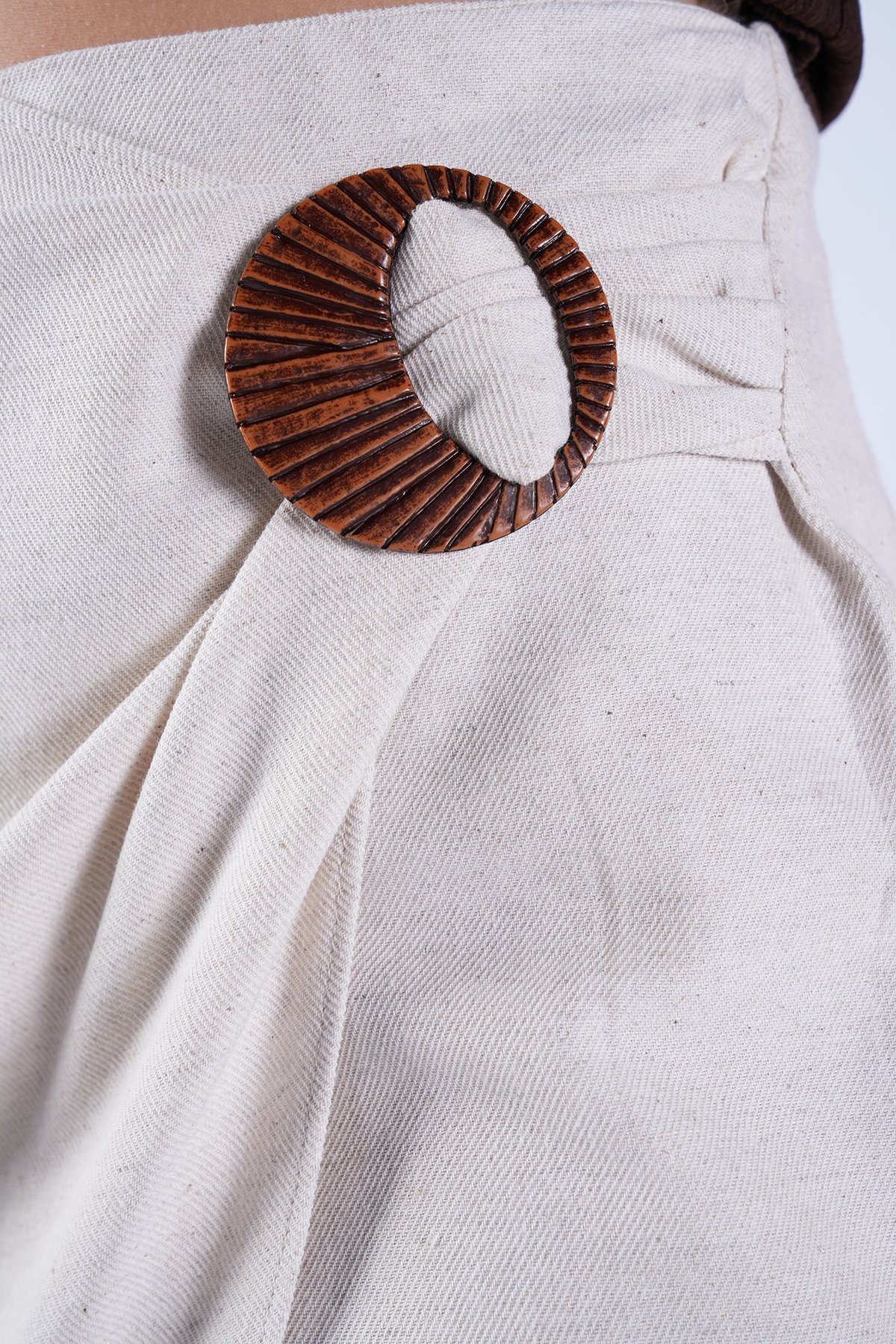 Kadın Krem Anvelop Kesim Ahşap Tokalı Gizli Fermuarlı Keten Şort Etek Alc-X15131