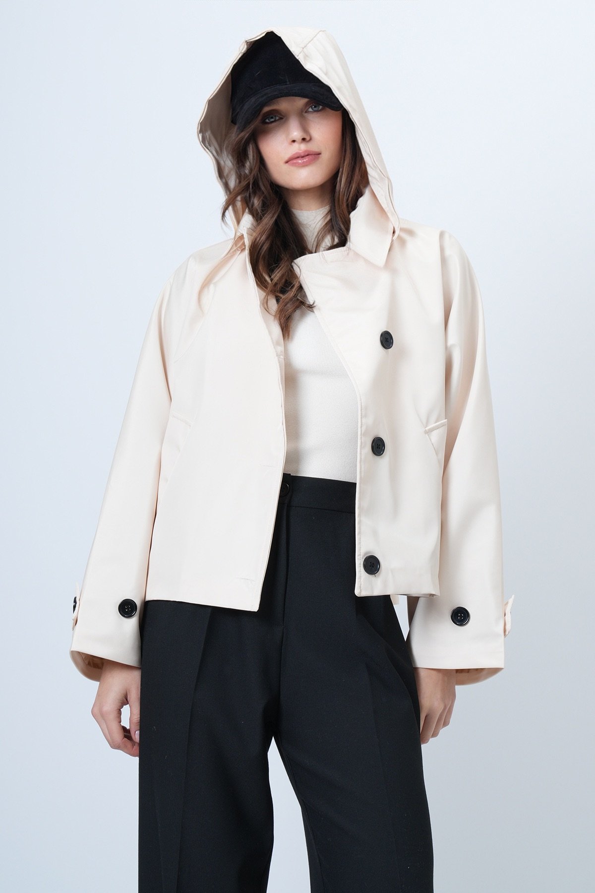 Kadın KREM Çift Cepli Düğme Kapamalı Kısa Trençkot VS01307