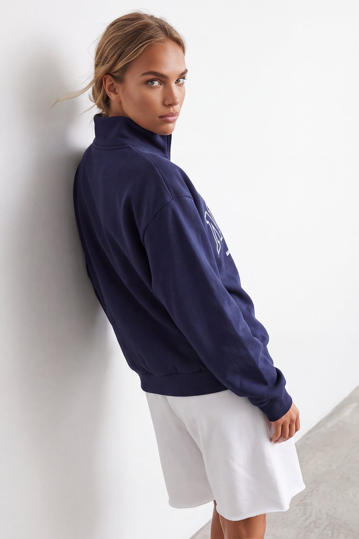 Kadın Lacivert Dik Yaka Fermuarlı 3 İplik İçi Şardonlu Ve Nakışlı Sweatshirt Alc-X15725
