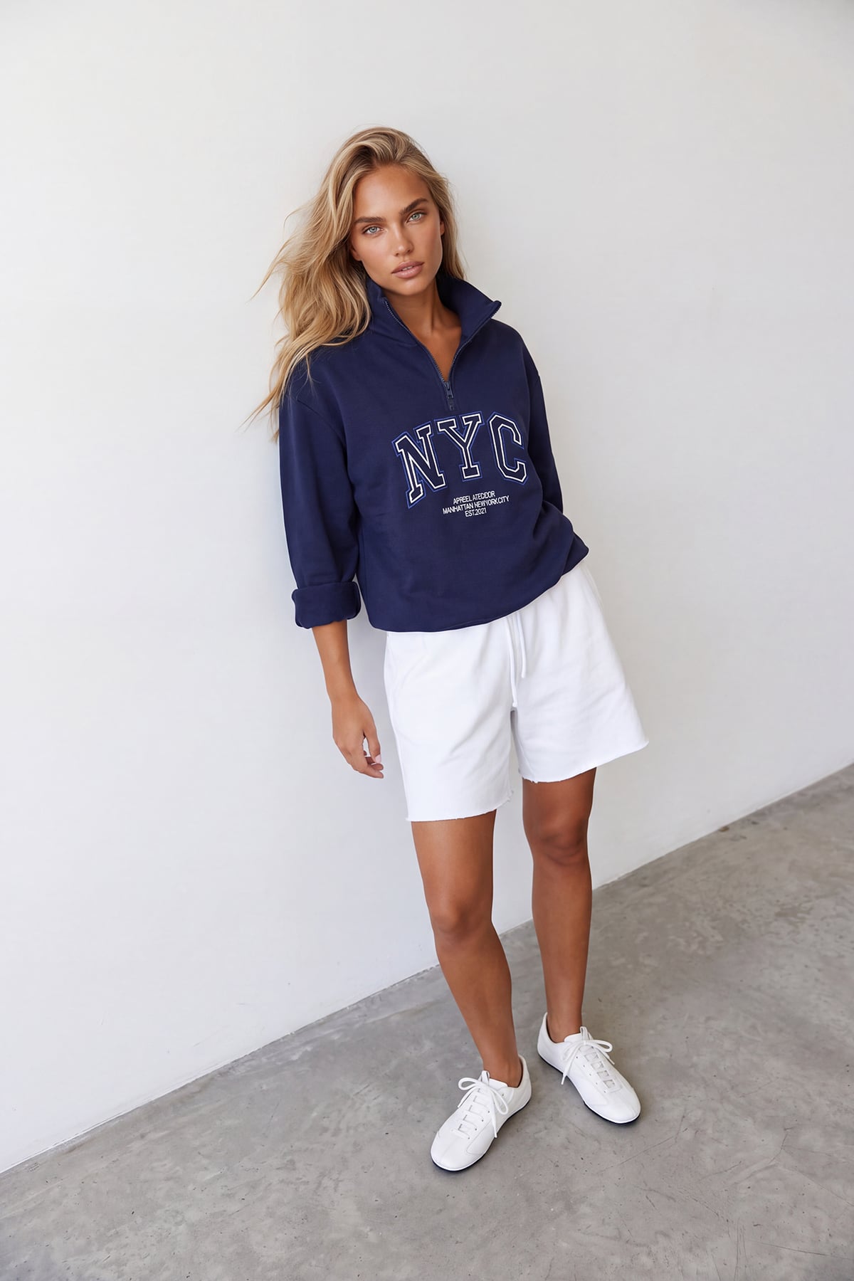 Kadın Lacivert Dik Yaka Fermuarlı 3 İplik İçi Şardonlu Ve Nakışlı Sweatshirt Alc-X15725