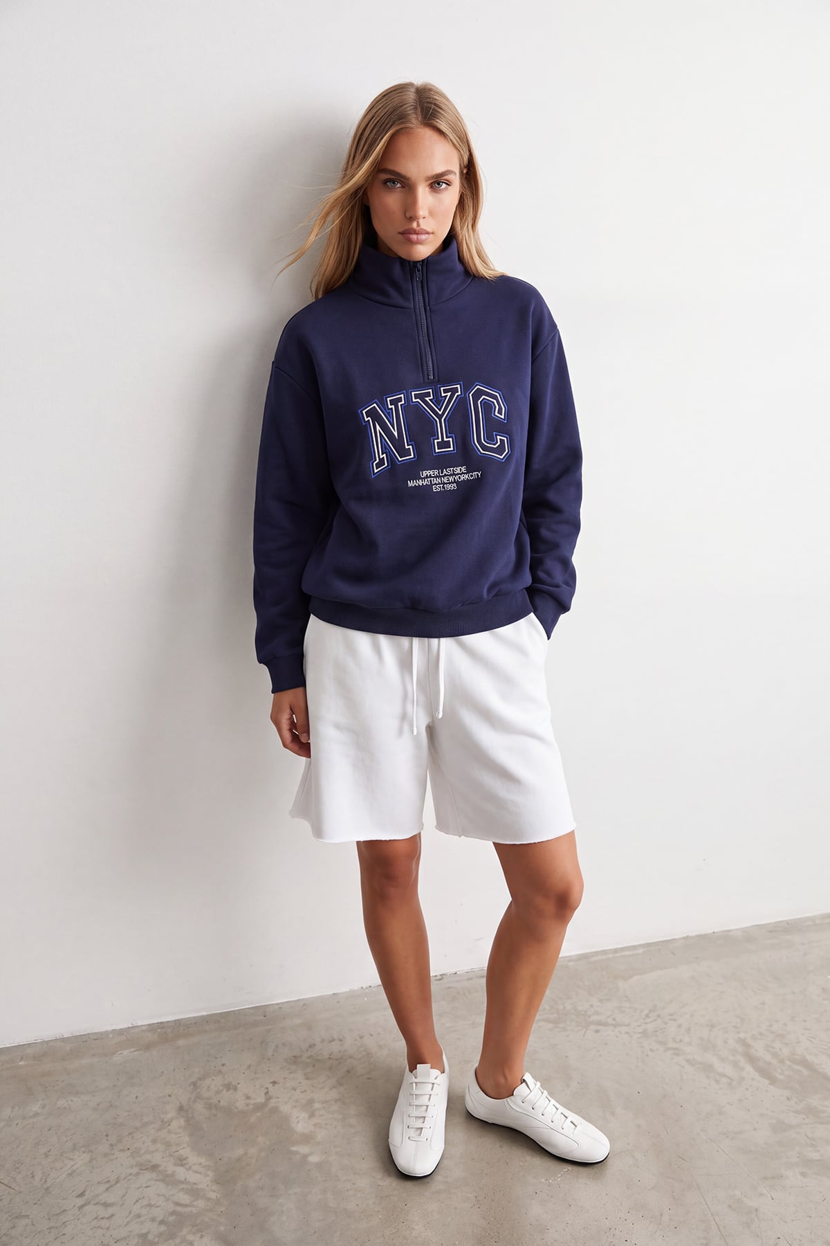 Kadın Lacivert Dik Yaka Fermuarlı 3 İplik İçi Şardonlu Ve Nakışlı Sweatshirt Alc-X15725