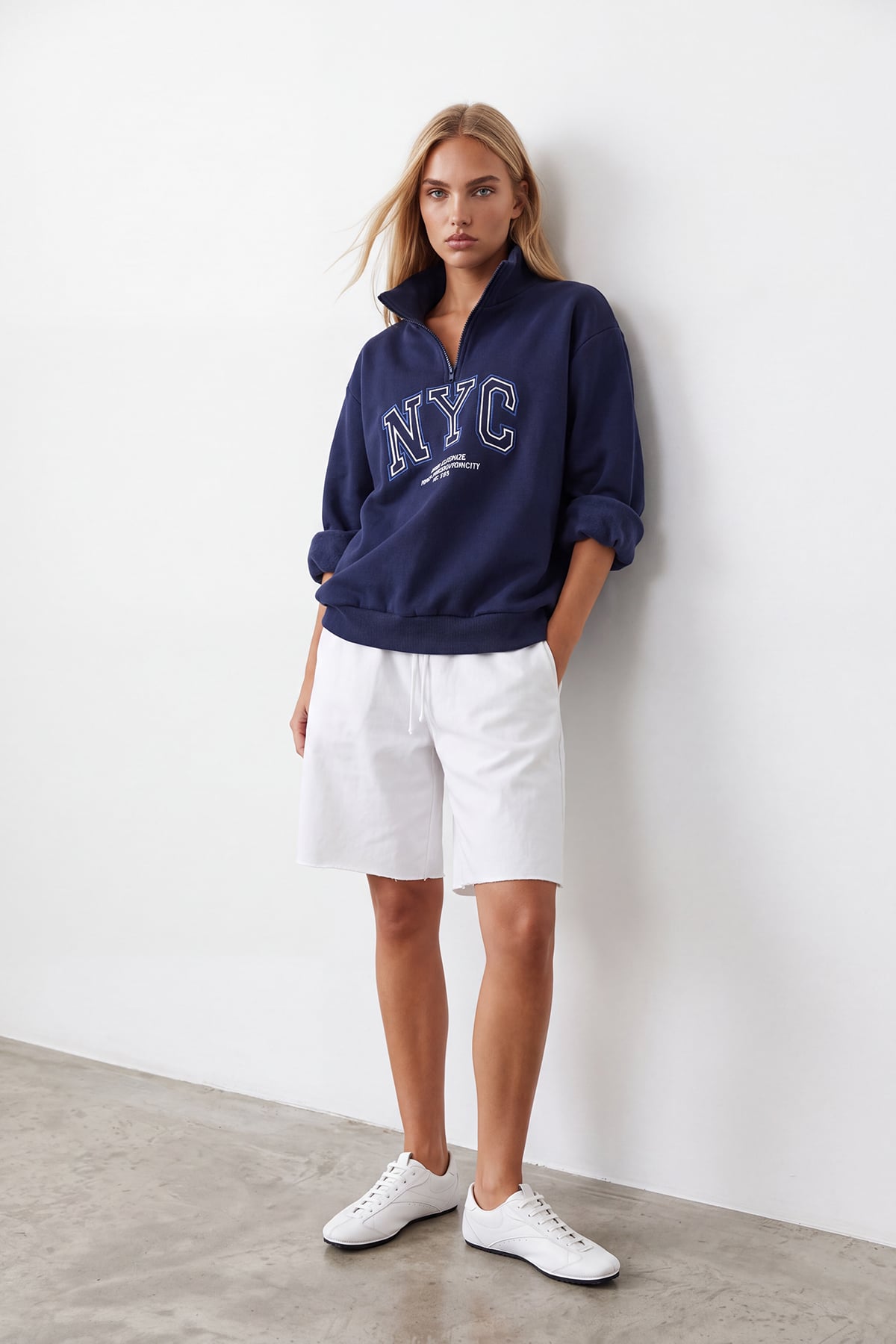 Kadın Lacivert Dik Yaka Fermuarlı 3 İplik İçi Şardonlu Ve Nakışlı Sweatshirt Alc-X15725