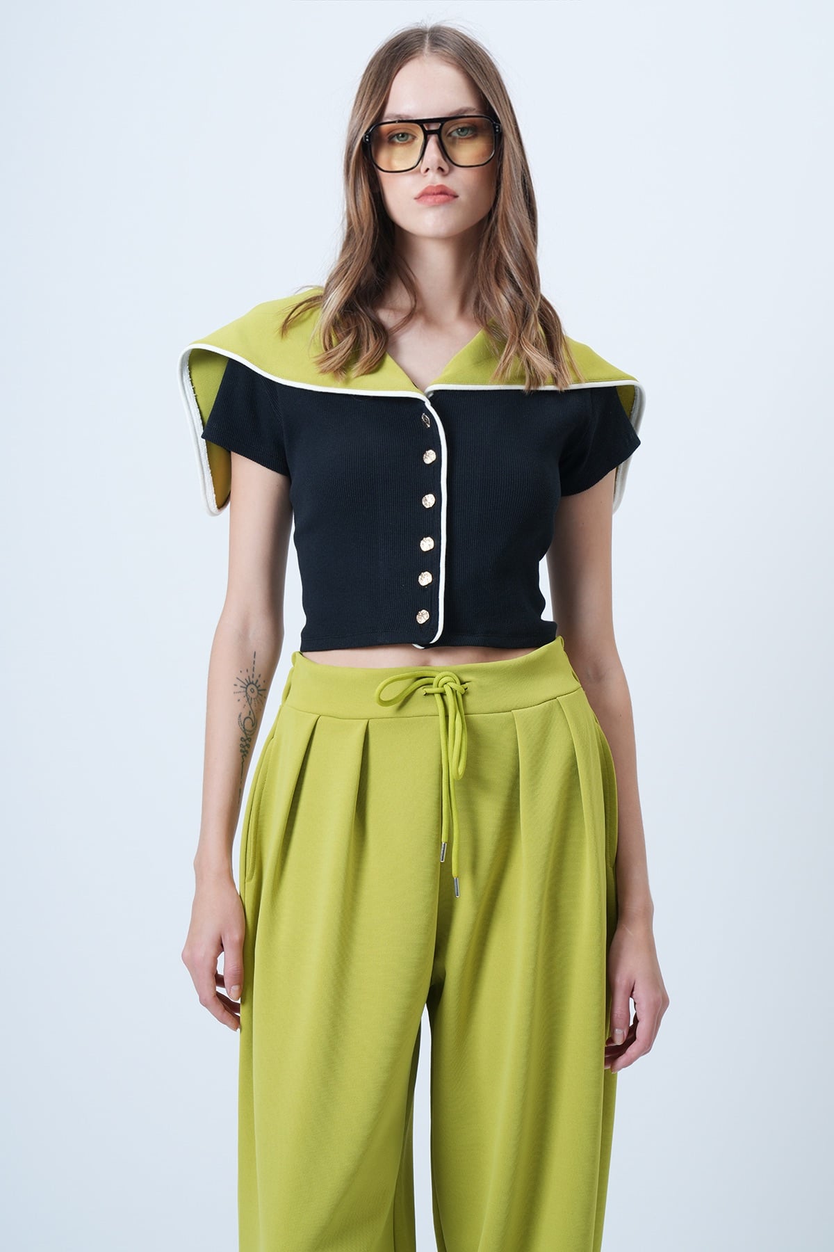 Kadın Lacivert Yeşil Yaka Tasarımlı Önü Düğmeli Crop Kombine Bluz ALC-X14654