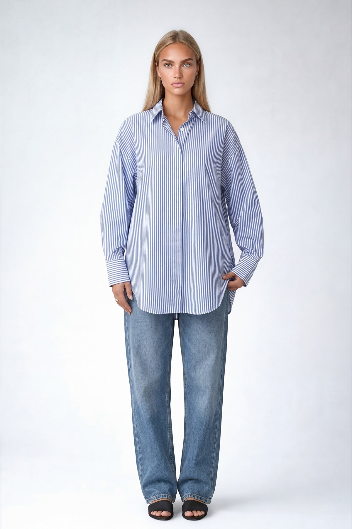 Kadın Mavi Oval Kesim Çizgili Oversize Gömlek VS00729