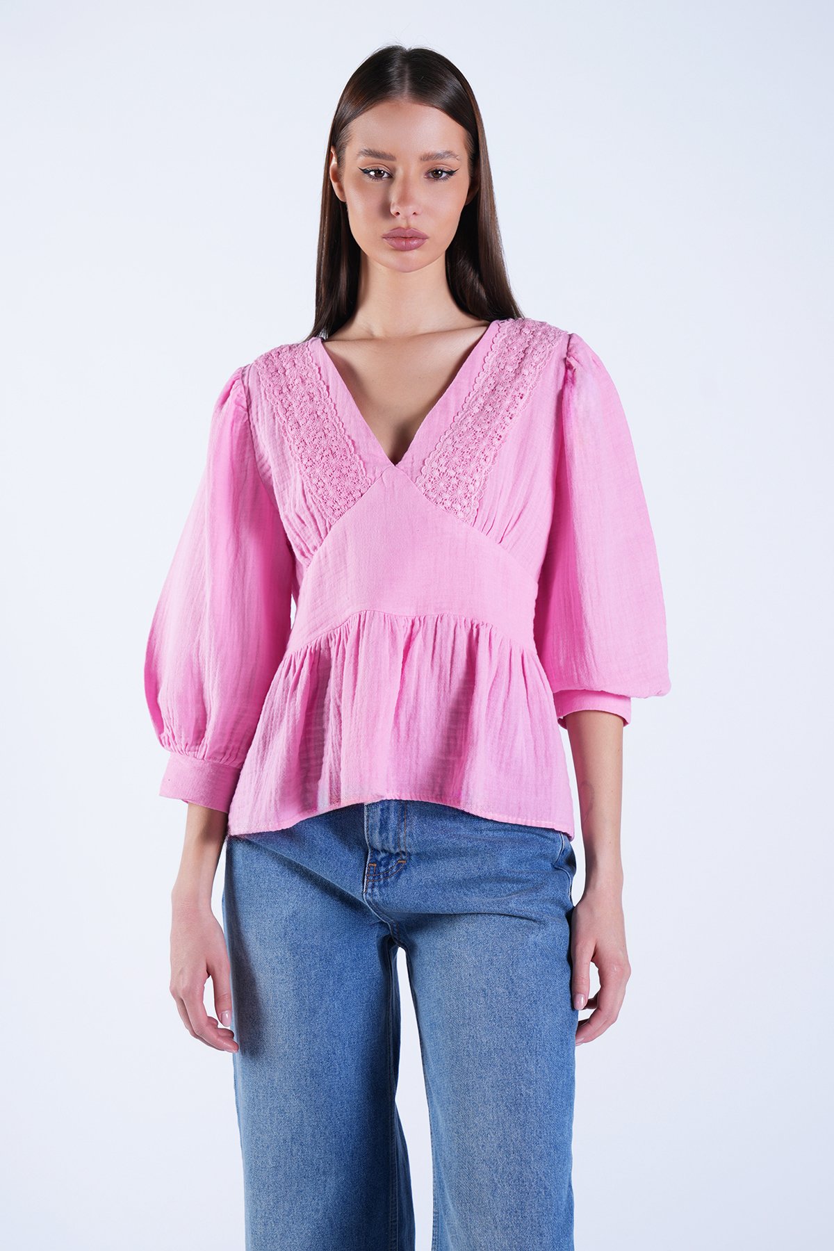 Kadın Pembe Derin V Yaka Dantel İşlemeli Müslin Bluz Alc-X15133