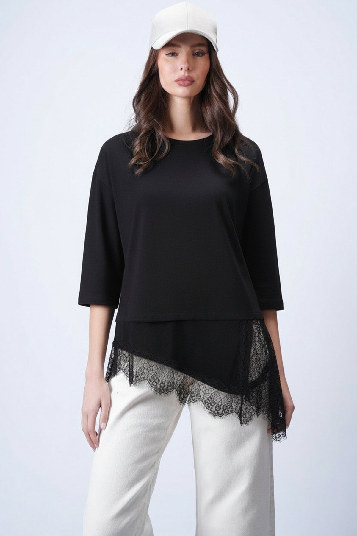 Kadın Siyah Asimetrik Kesim Dantel Detaylı Oversize T-Shırt Alc-X15249