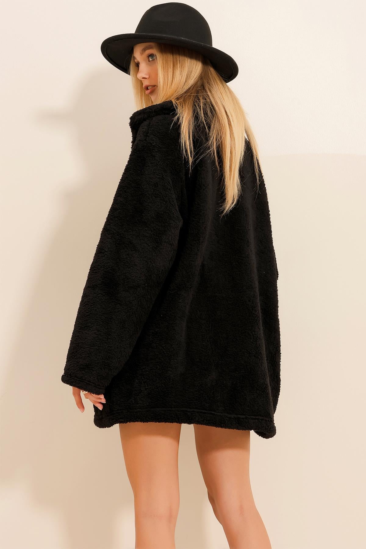 Kadın Siyah Çift Cepli Önü Düğmeli Oversize Peluş Ceket ALC-X11149