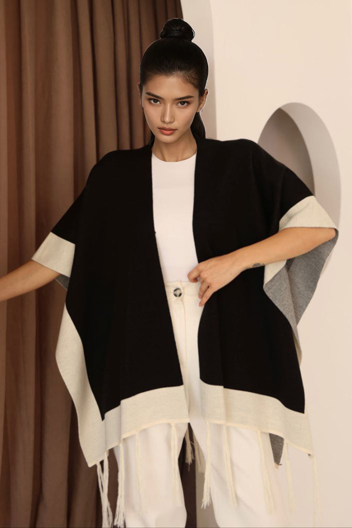 Kadın Siyah Kontrast Şeritli Püsküllü Panço Alc-X14746