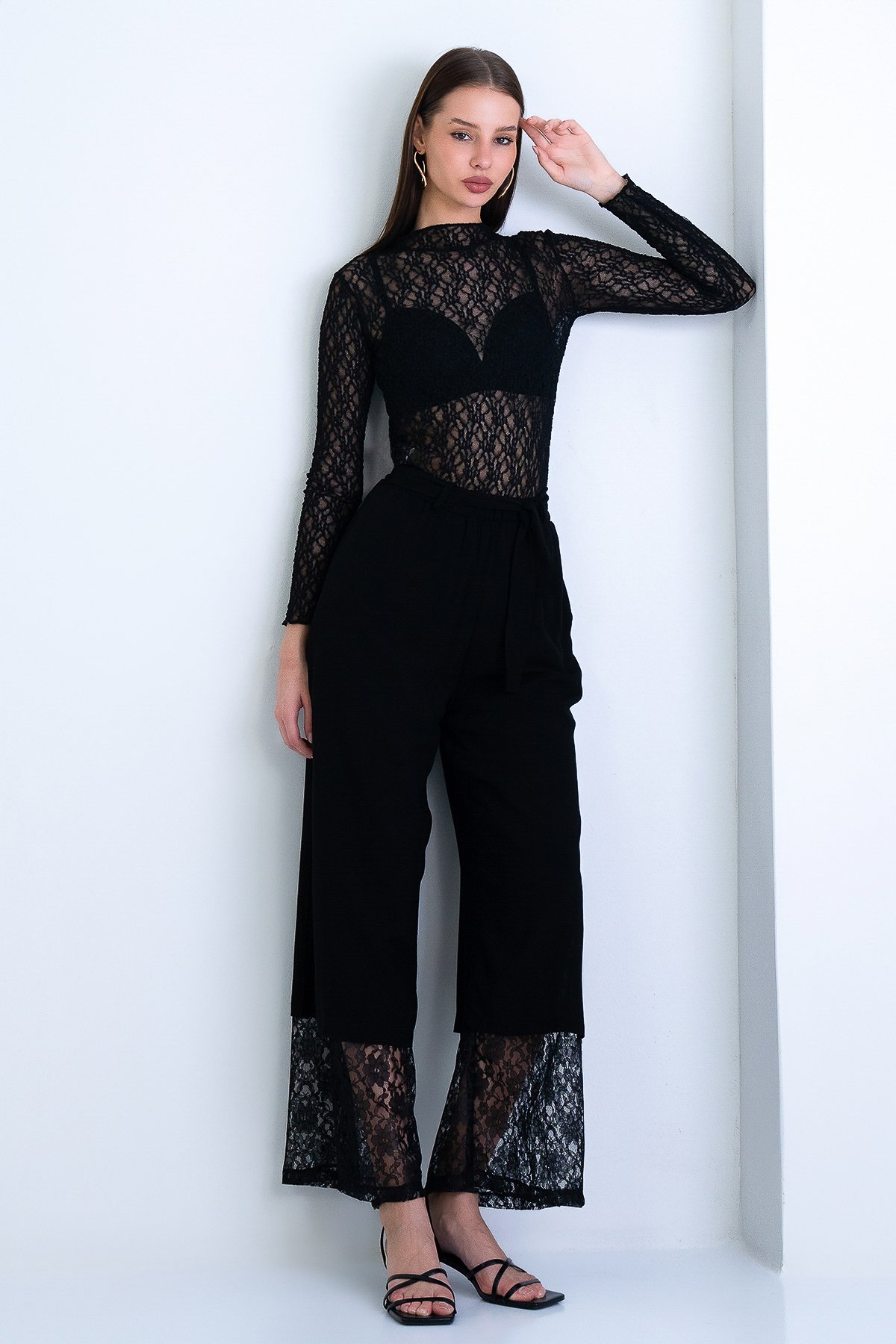 Kadın Siyah Paçası Dantel Detaylı Beli Kuşaklı Dokuma Palazzo Pantolon Alc-X15237