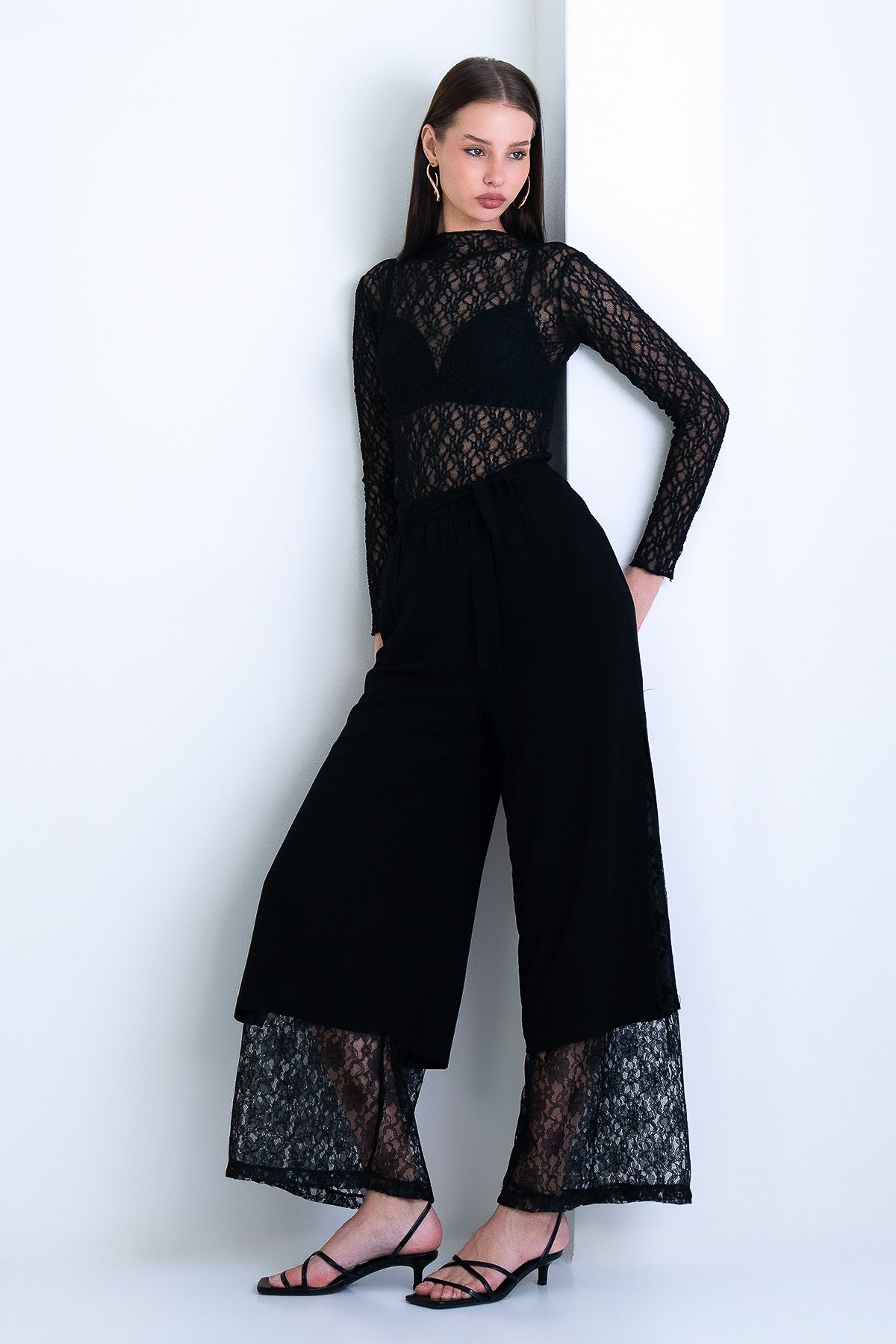 Kadın Siyah Paçası Dantel Detaylı Beli Kuşaklı Dokuma Palazzo Pantolon Alc-X15237