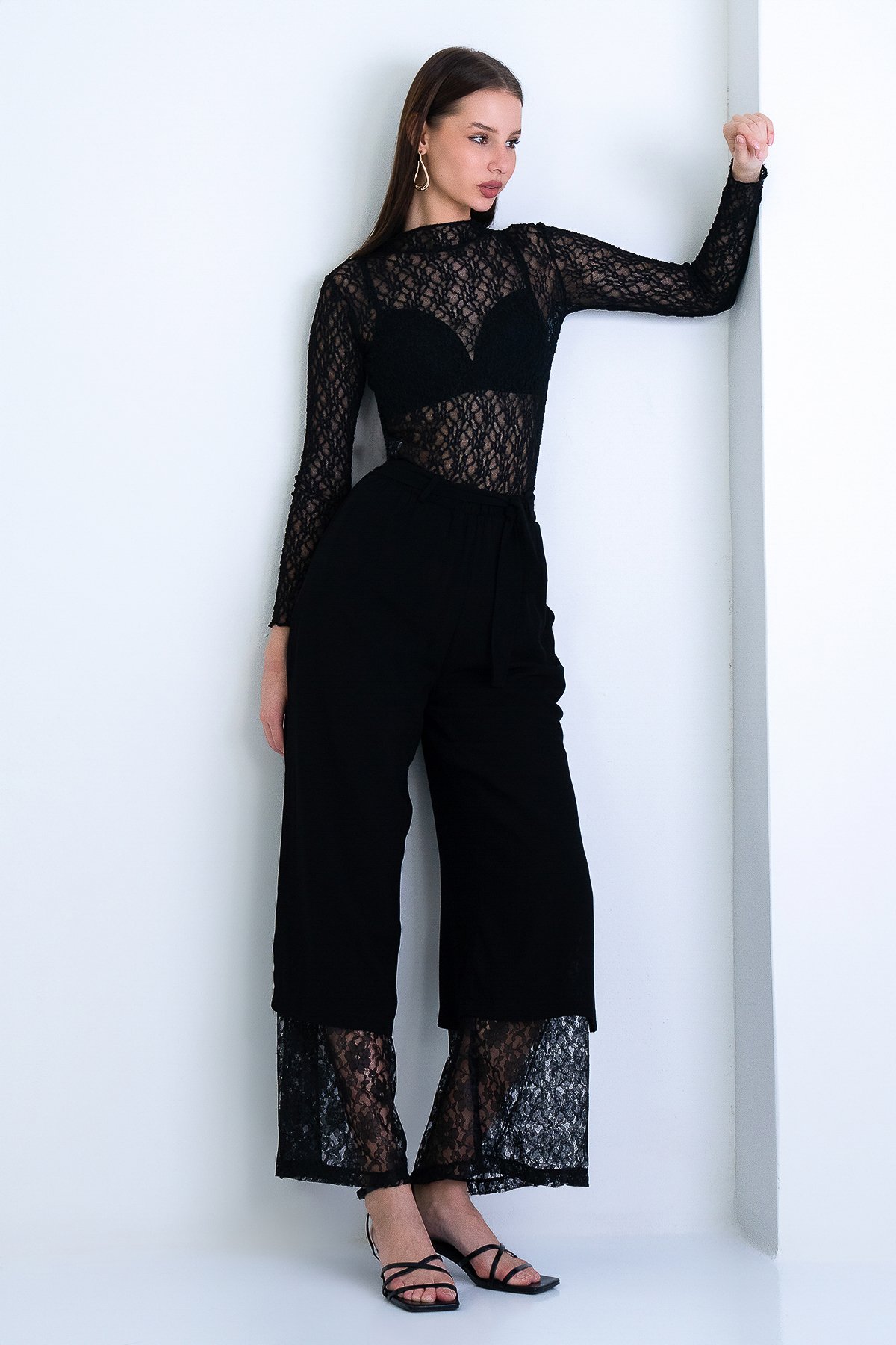 Kadın Siyah Paçası Dantel Detaylı Beli Kuşaklı Dokuma Palazzo Pantolon Alc-X15237