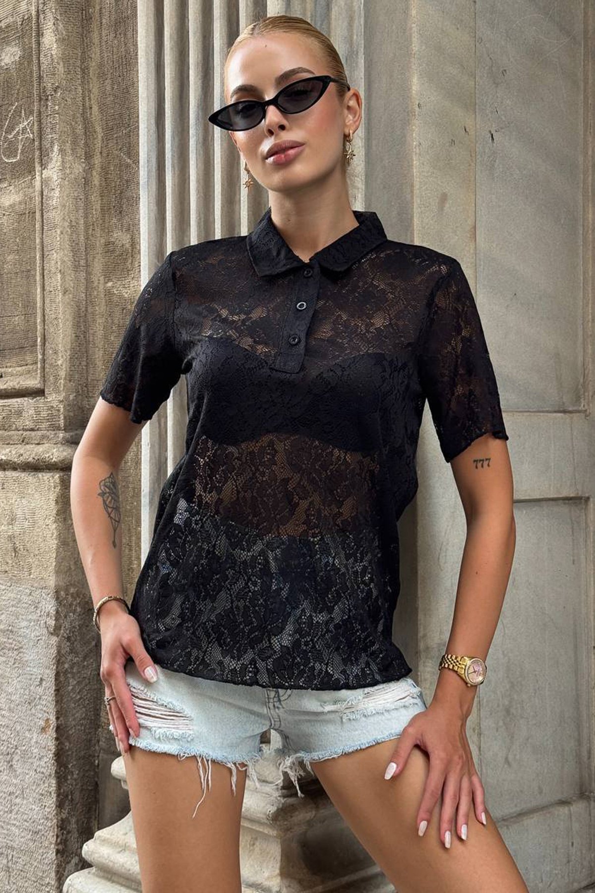 Kadın SİYAH POLO YAKA YARIM PAT DÜĞMELİ DANTEL T-SHIRT ALC-X15328