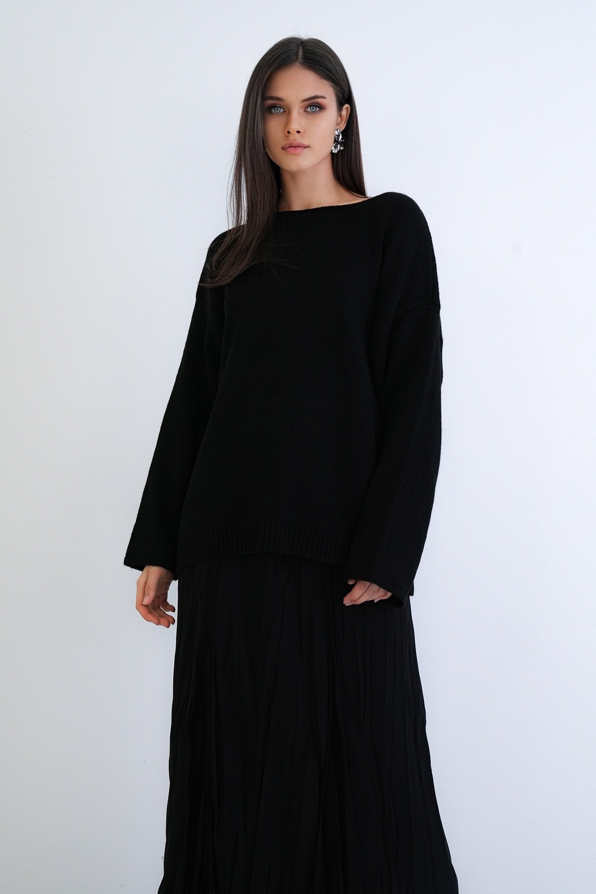 Kadın Siyah Sırtı Dantel Detaylı Oversize Triko Bluz Alc-X15281