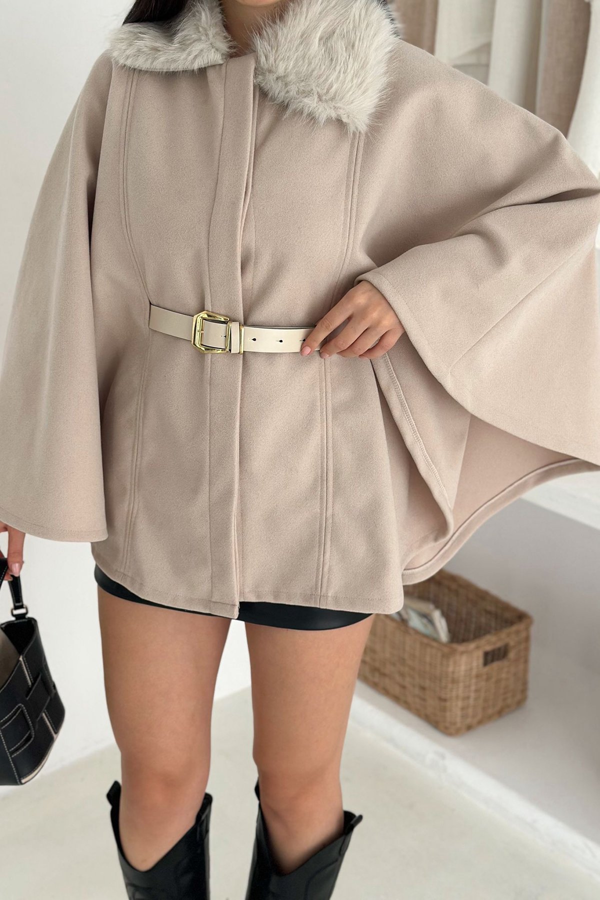 Kadın TAŞ Düğmeli Kemer Detaylı Suni Kürk Yaka Panço VS01570