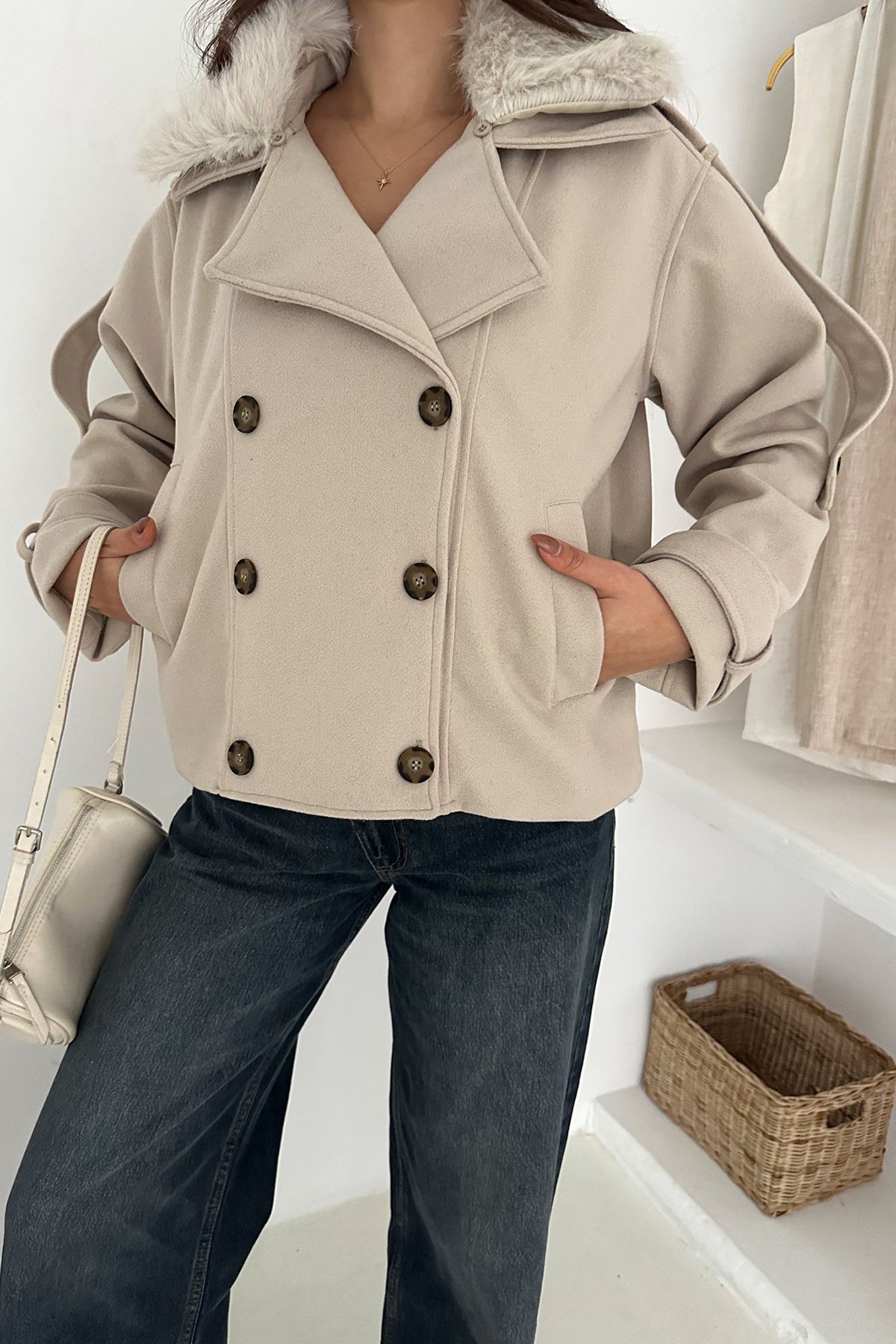 Kadın TAŞ Düğmeli Kol Detaylı Kürk Yaka Kaşe Kaban VS01573