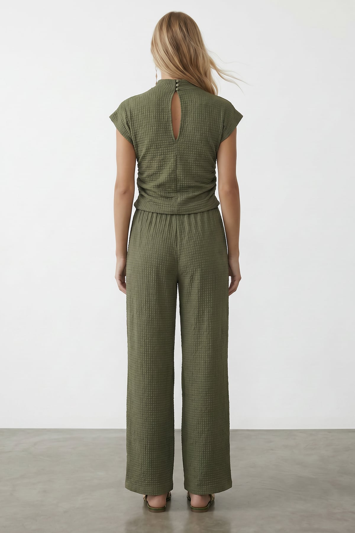 Kadın Yeşil Dik Yaka Dokulu Yanları Drapeli Crop Bluz Ve Geniş Paça Pantolon Takım ALC-X13411