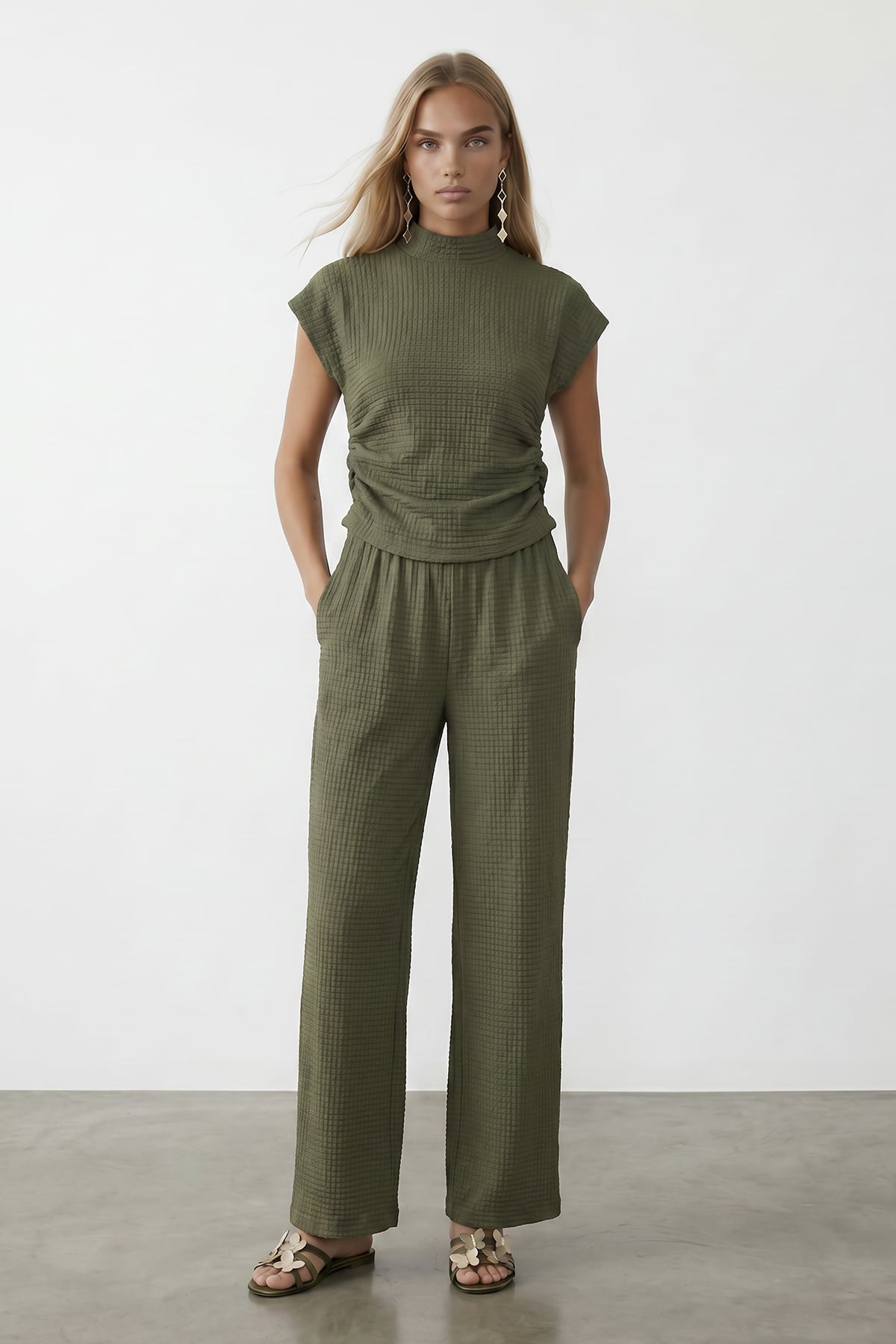 Kadın Yeşil Dik Yaka Dokulu Yanları Drapeli Crop Bluz Ve Geniş Paça Pantolon Takım ALC-X13411