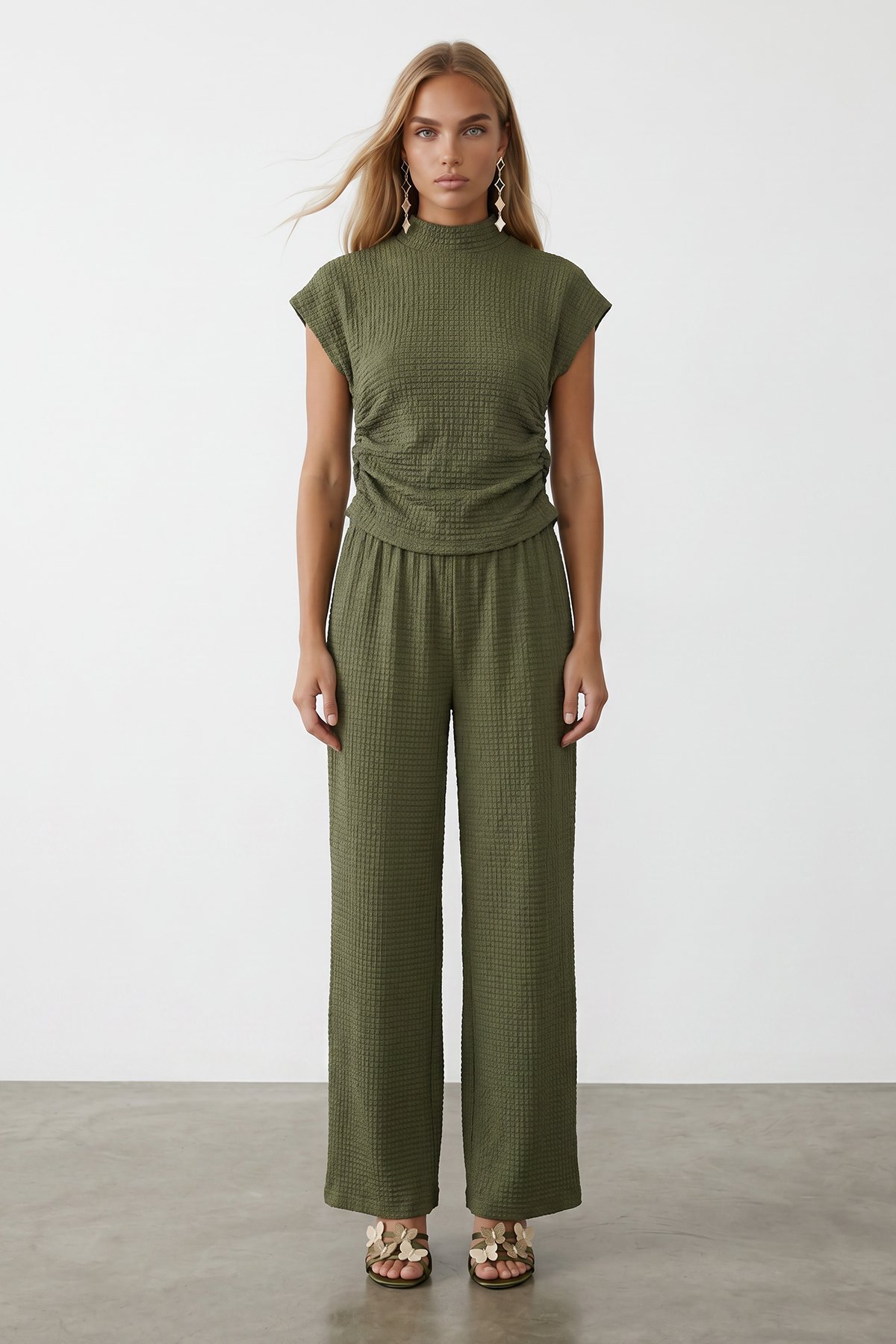 Kadın Yeşil Dik Yaka Dokulu Yanları Drapeli Crop Bluz Ve Geniş Paça Pantolon Takım ALC-X13411