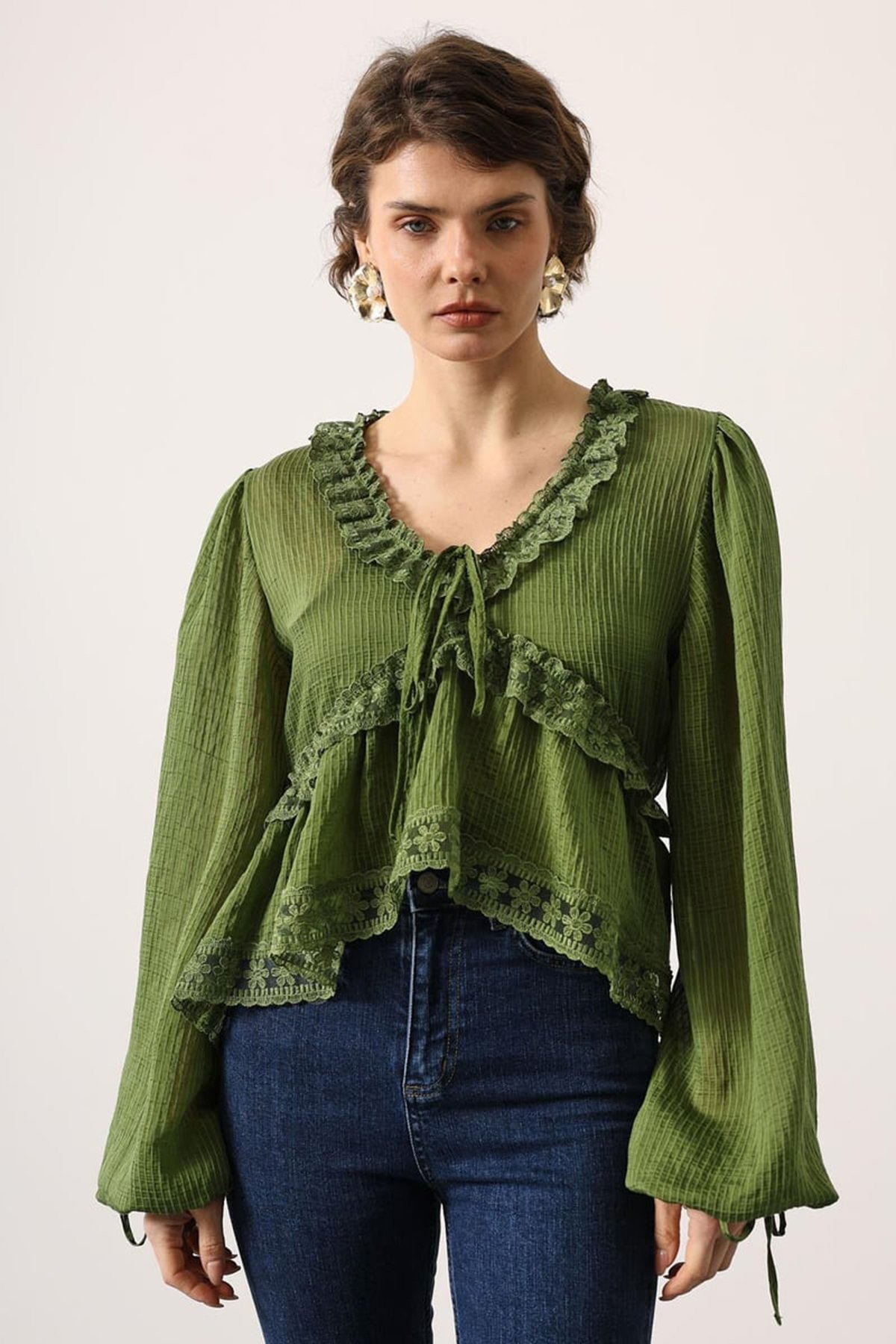 Kadın Yeşil V Yaka Fırfır Detaylı Dokuma Bluz Alc-X15197