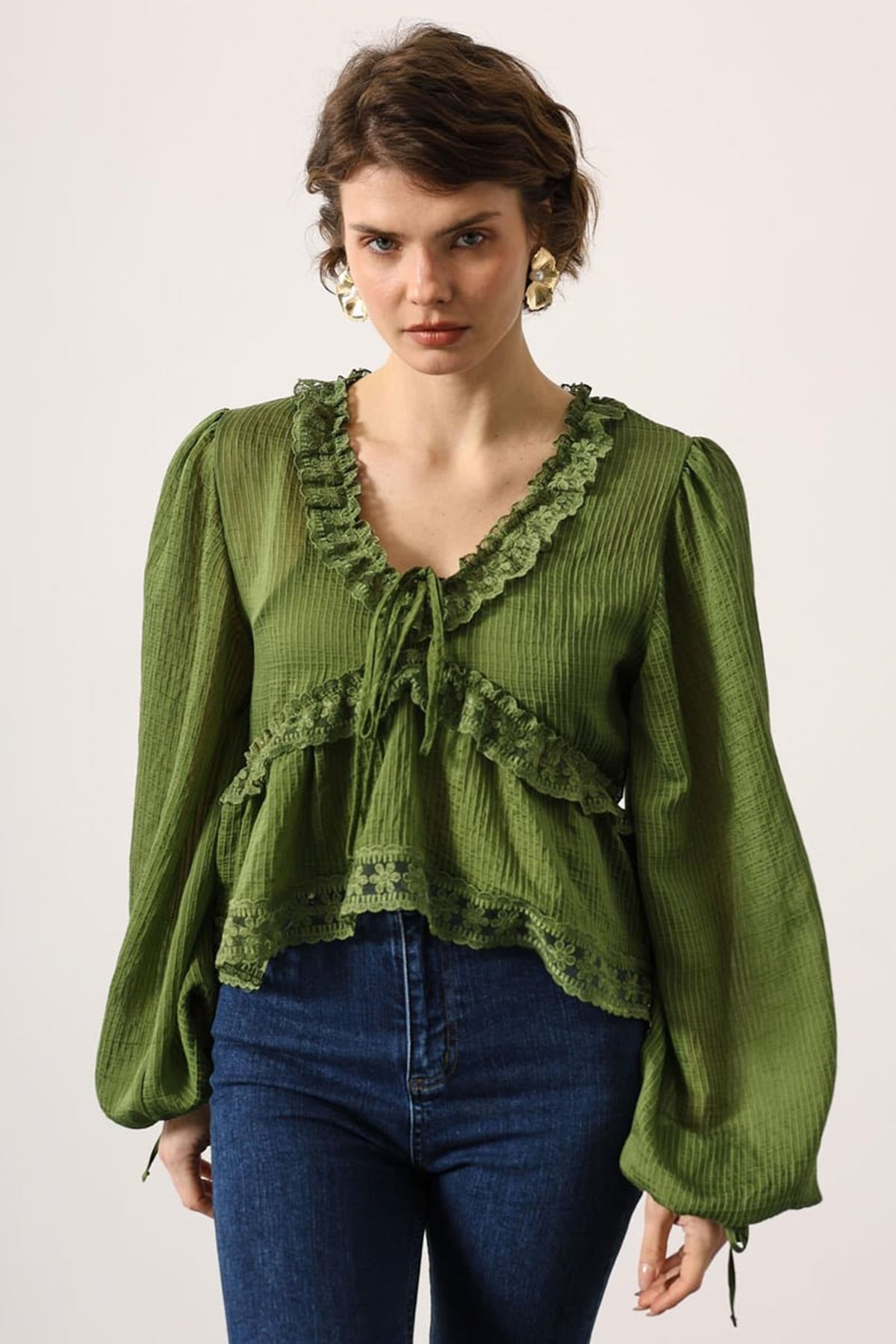 Kadın Yeşil V Yaka Fırfır Detaylı Dokuma Bluz Alc-X15197