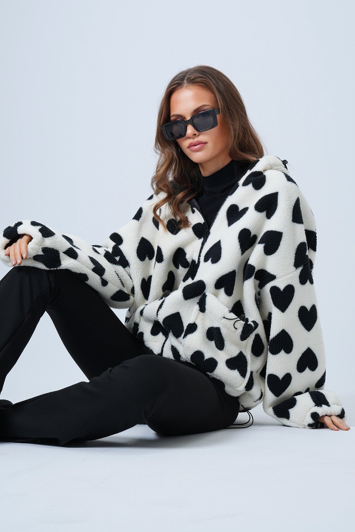 Kalpli Dik Yaka İçi Astarlı Cepli Oversize Peluş Mont - EKRU