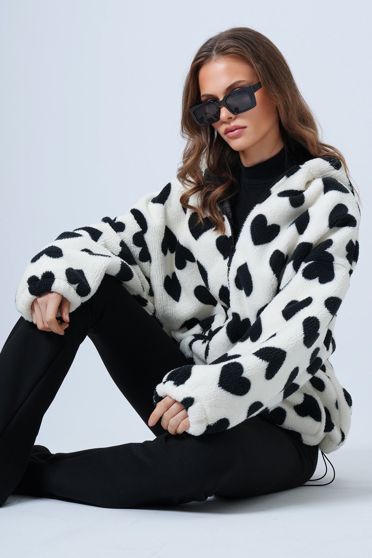 Kalpli Dik Yaka İçi Astarlı Cepli Oversize Peluş Mont - EKRU