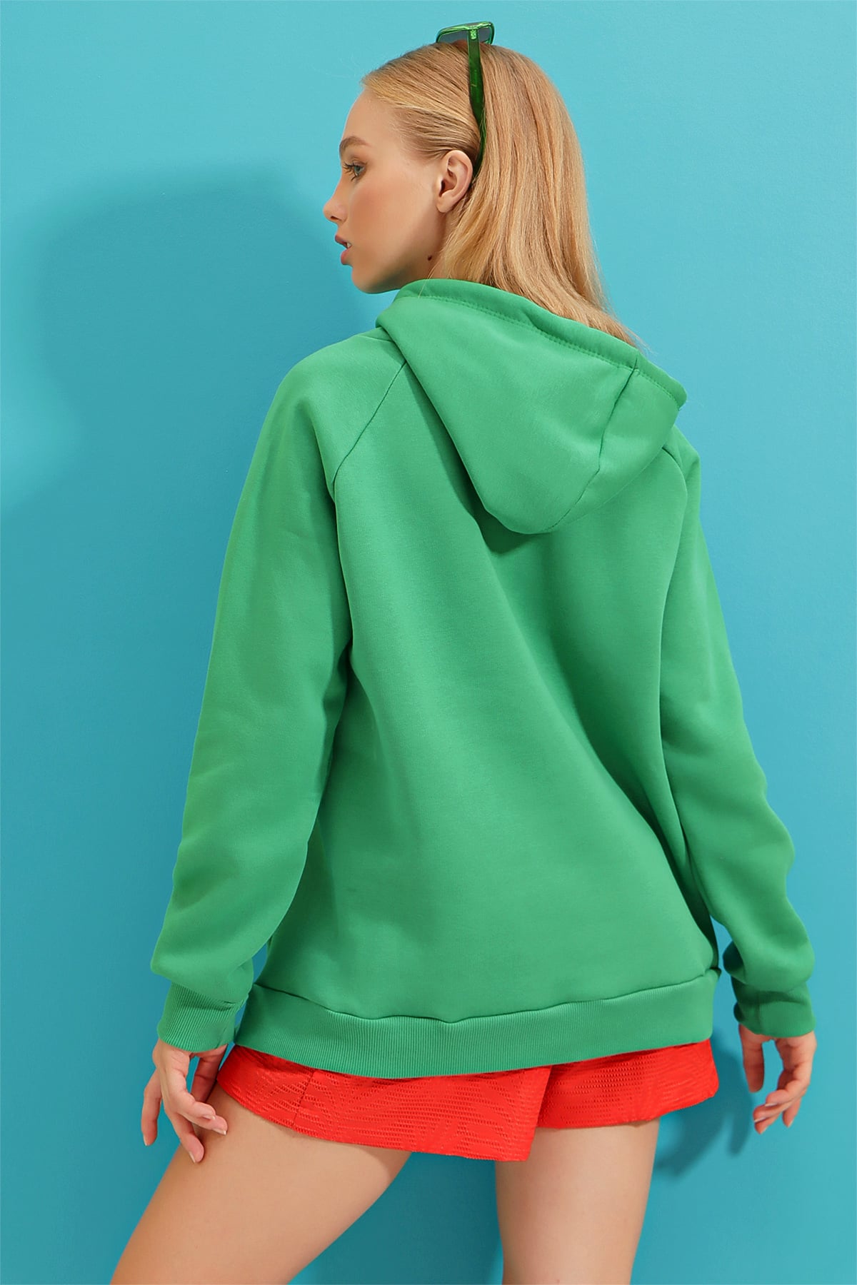 Kanguru Cepli Süzene Nakışlı İçi Şardonlu Kışlık Sweatshirt - Yeşil
