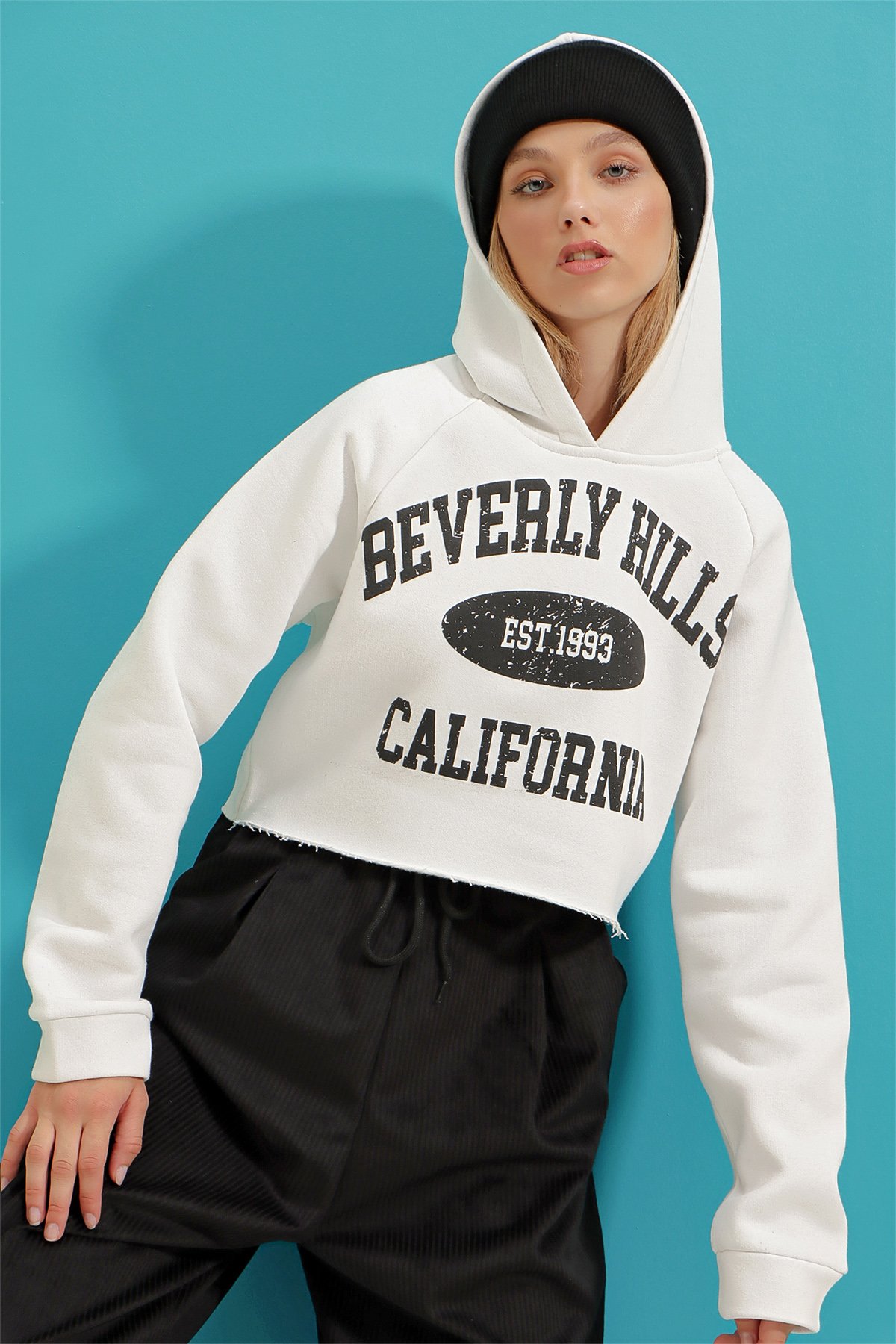 Kapüşonlu Baskılı İçi Polarlı Kalın Crop Sweatshirt - Beyaz