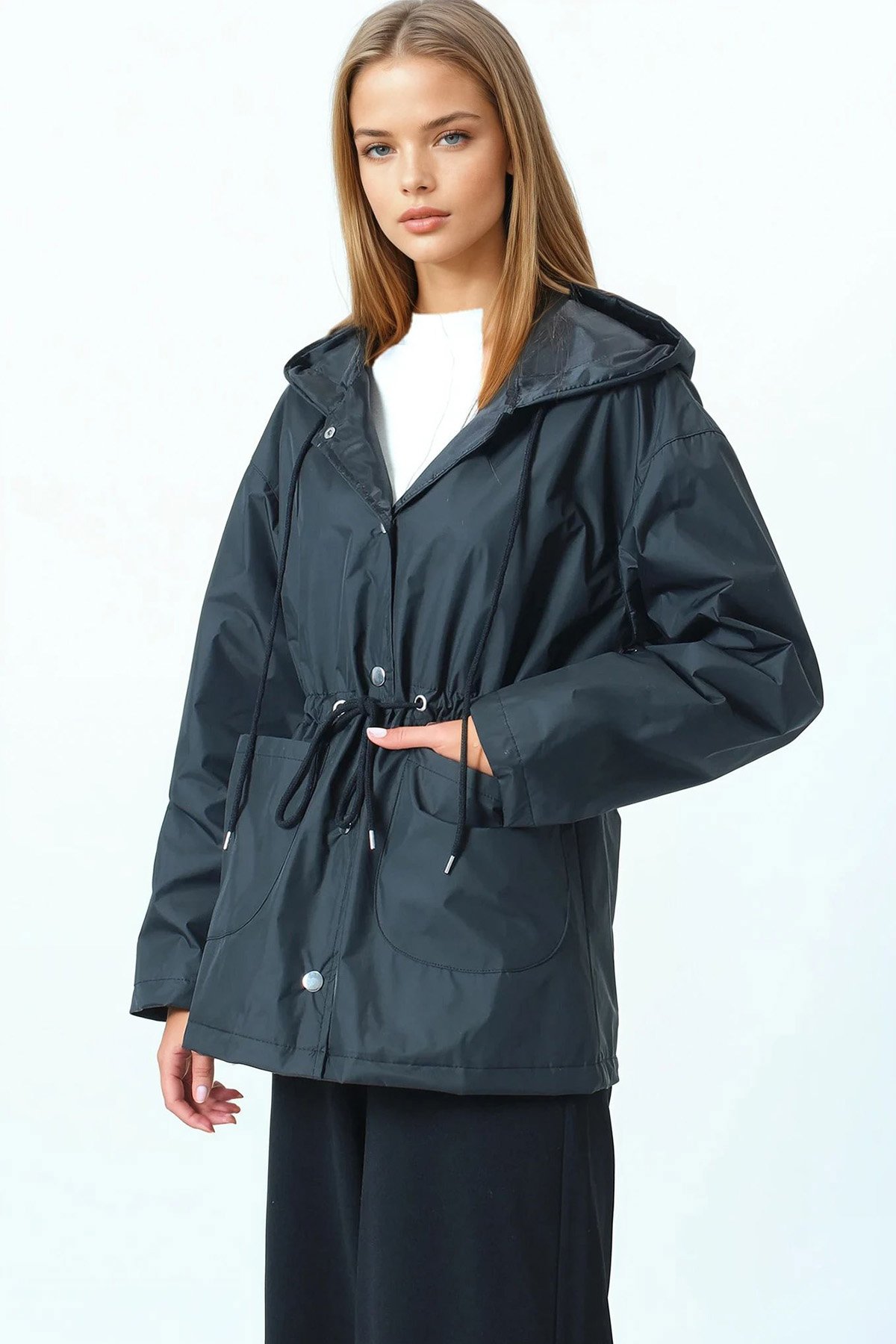 Kapüşonlu Cep Detaylı Astarlı Büzgü İpli Yağmurluk - SİYAH