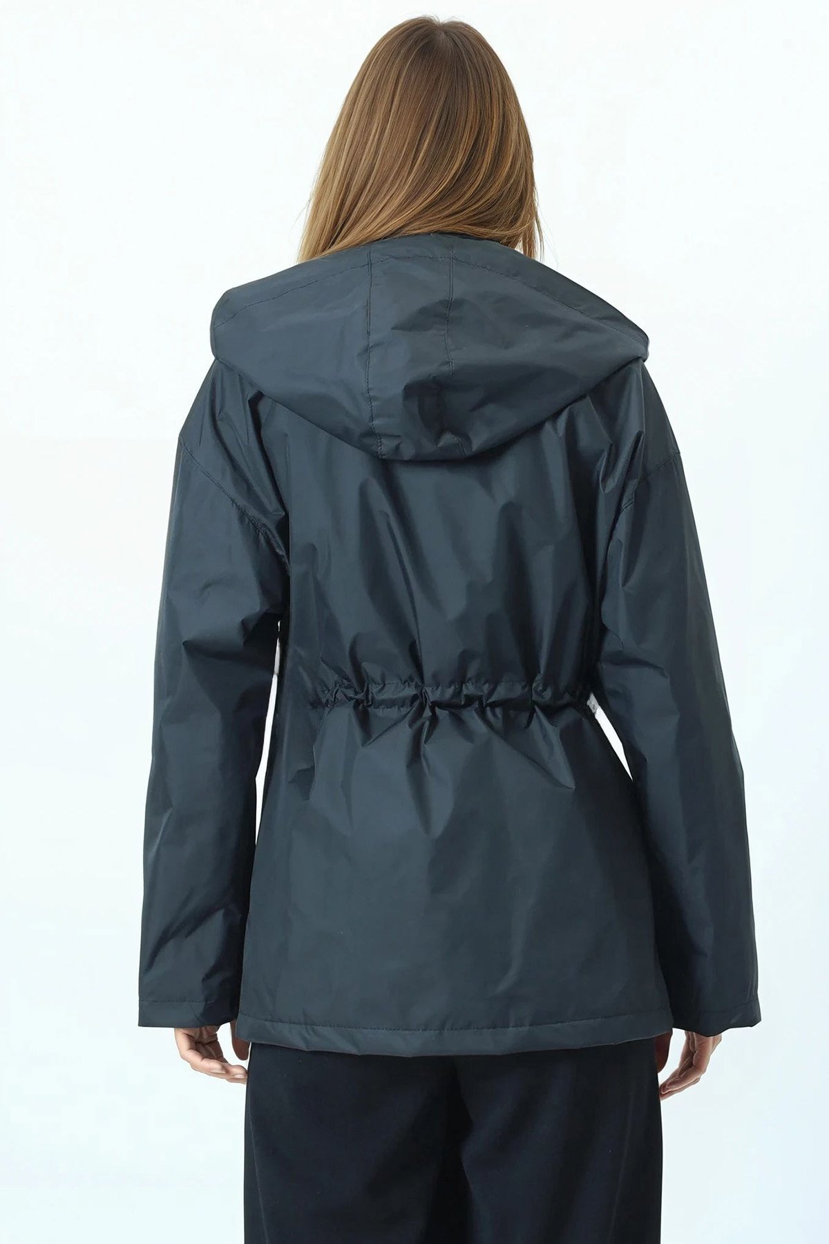 Kapüşonlu Cep Detaylı Astarlı Büzgü İpli Yağmurluk - SİYAH