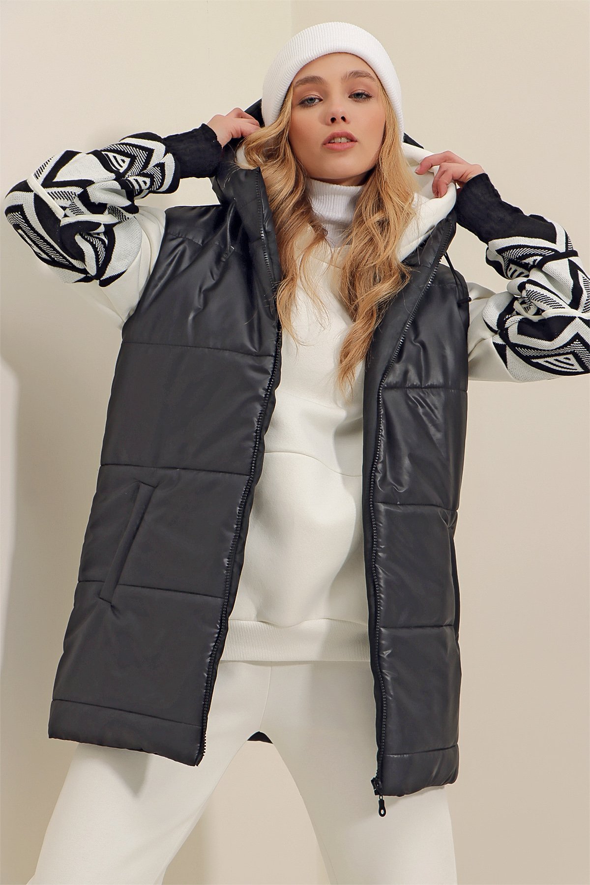 Kapüşonlu Cep Detaylı Oversize Şişme Yelek - Siyah