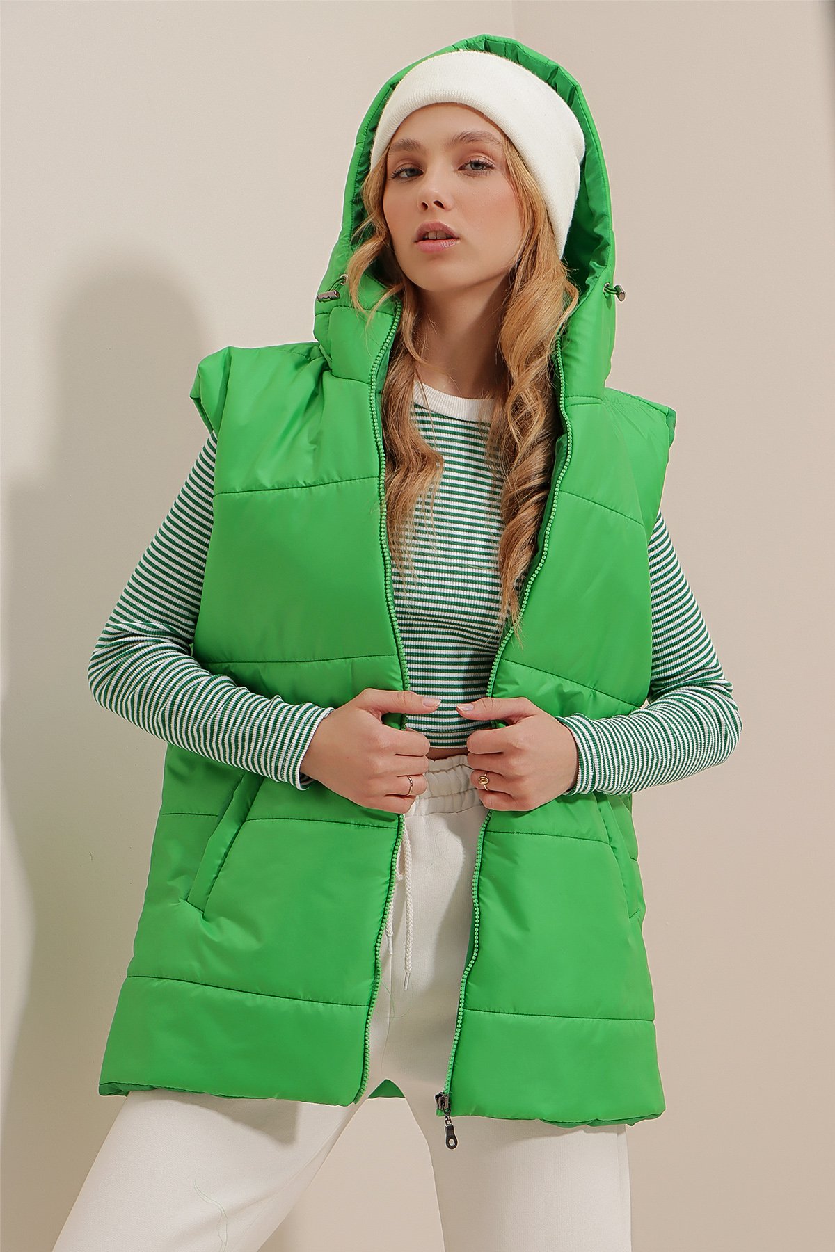 Kapüşonlu Cep Detaylı Oversize Şişme Yelek - Yeşil