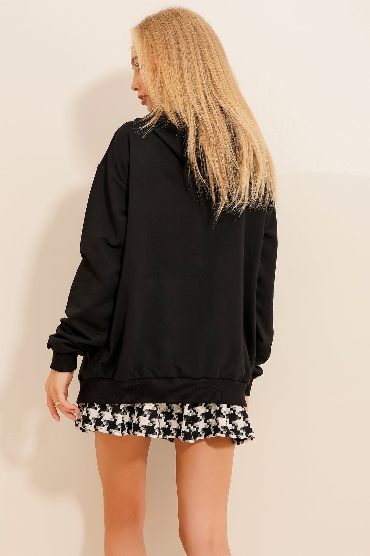 Kapüşonlu Çift Cepli Fermuarlı Oversize Sweatshirt - Siyah