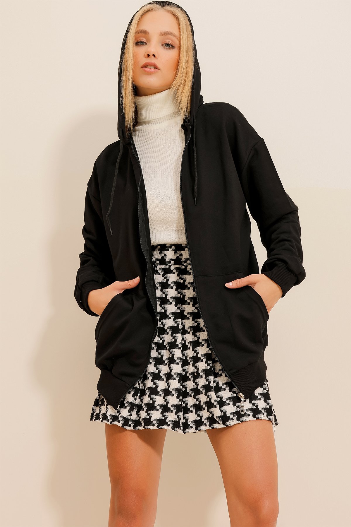 Kapüşonlu Çift Cepli Fermuarlı Oversize Sweatshirt - Siyah
