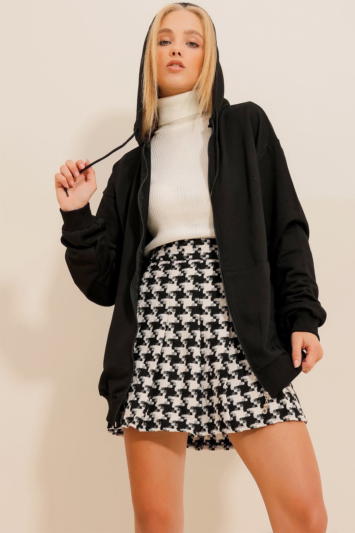 Kapüşonlu Çift Cepli Fermuarlı Oversize Sweatshirt - Siyah