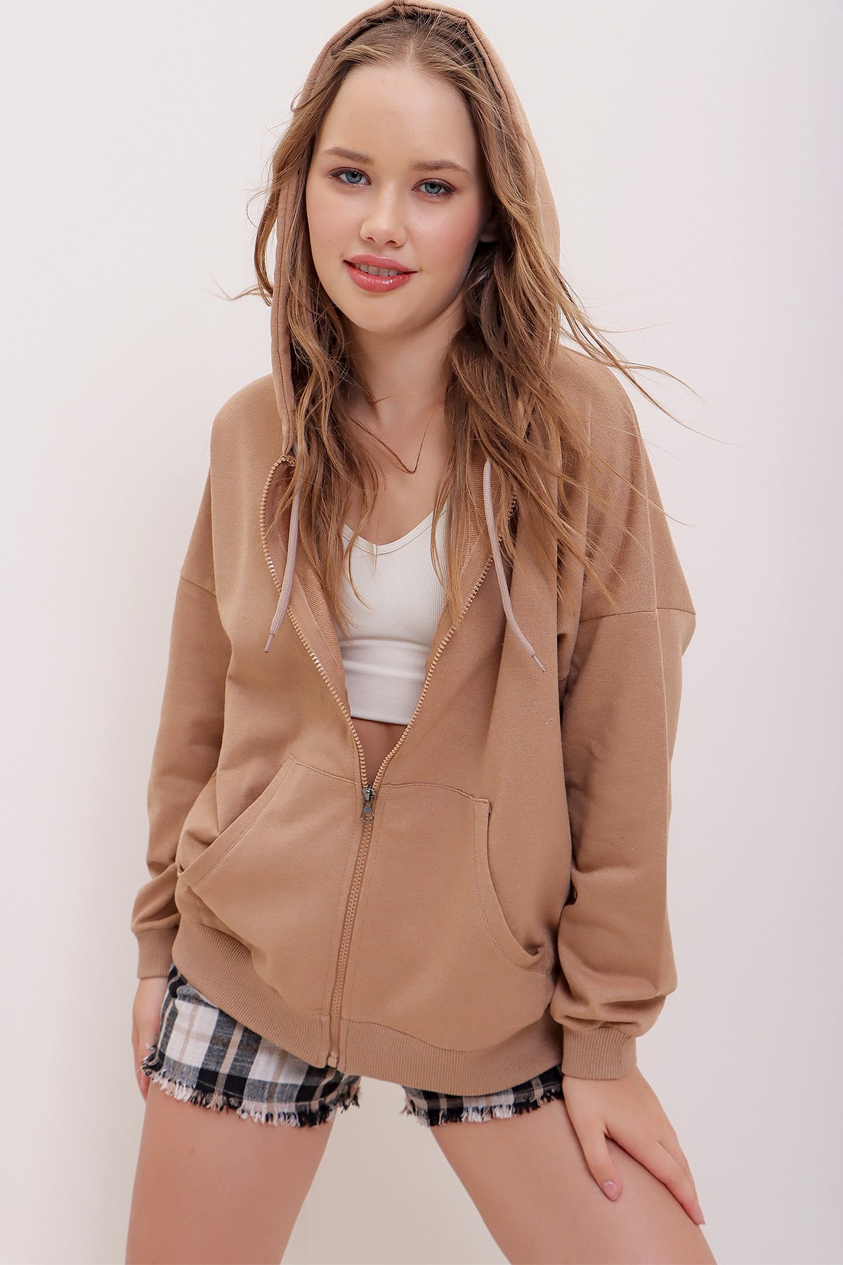 Kapüşonlu Çift Cepli Fermuarlı Oversize Sweatshirt - Bisküvi