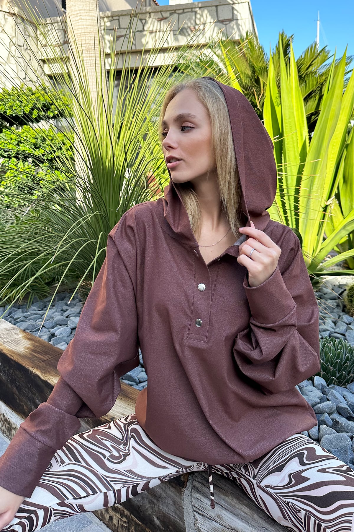 Kapüşonlu Çıtçıt Kapamalı 3 İplik İçi Şardonlu Oversize Sweatshirt - Kahverengi