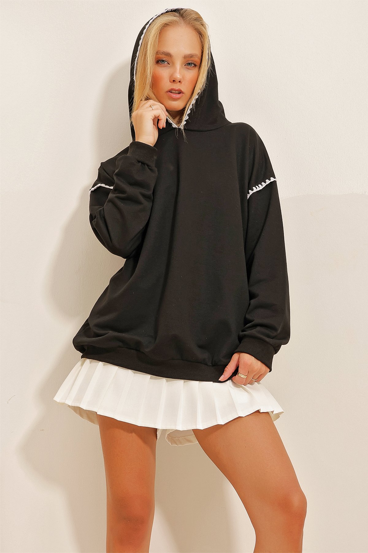 Kapüşonlu Çoban Dikişli Oversize Sweatshirt - Siyah