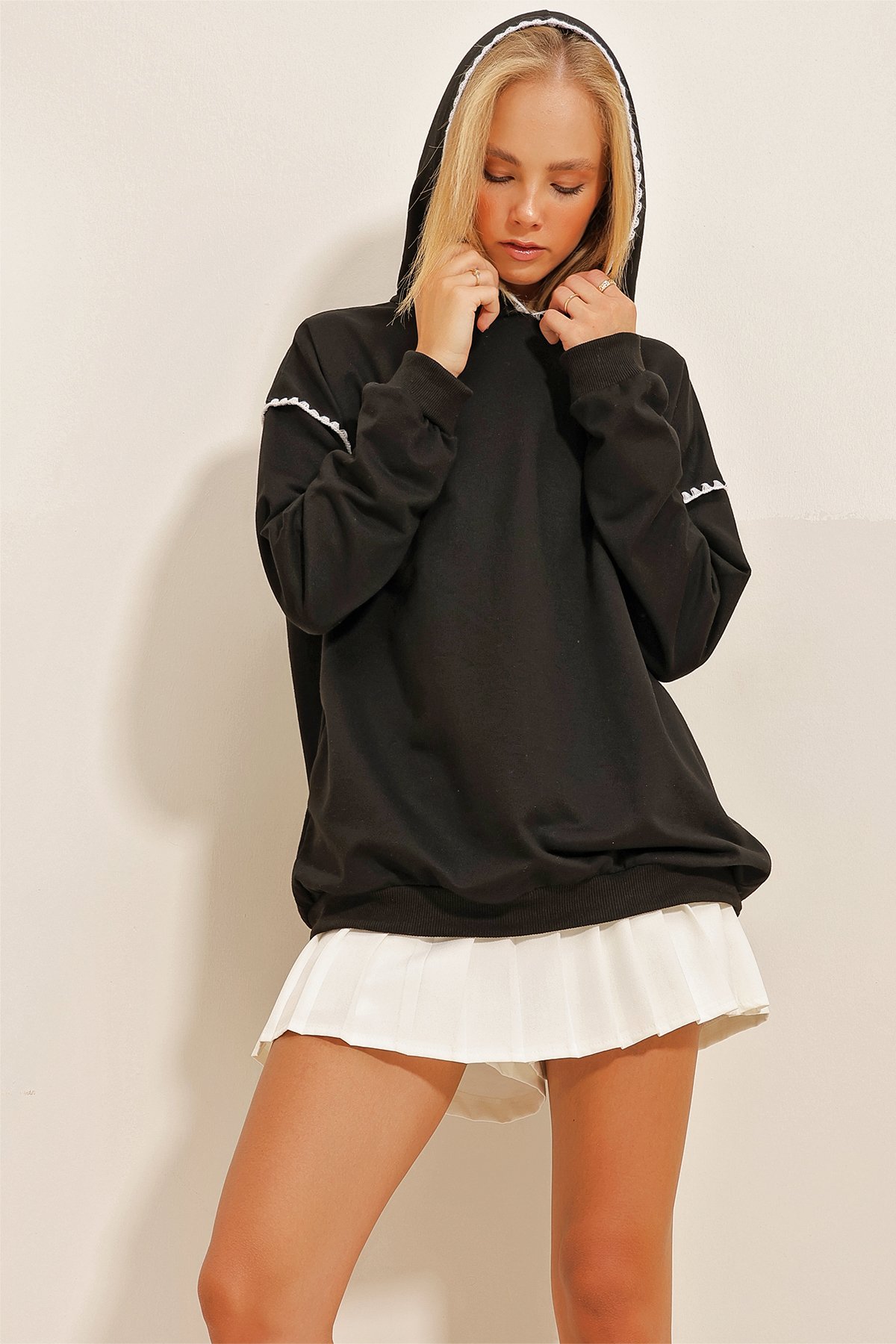 Kapüşonlu Çoban Dikişli Oversize Sweatshirt - Siyah