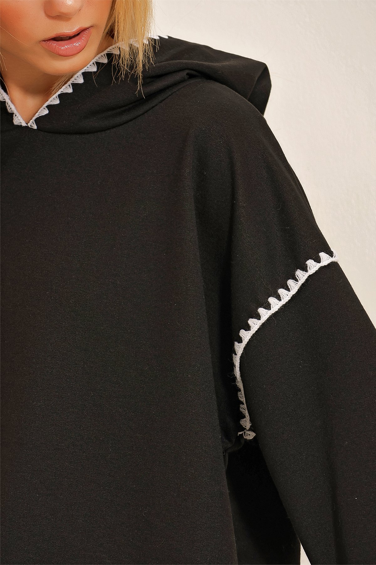 Kapüşonlu Çoban Dikişli Oversize Sweatshirt - Siyah