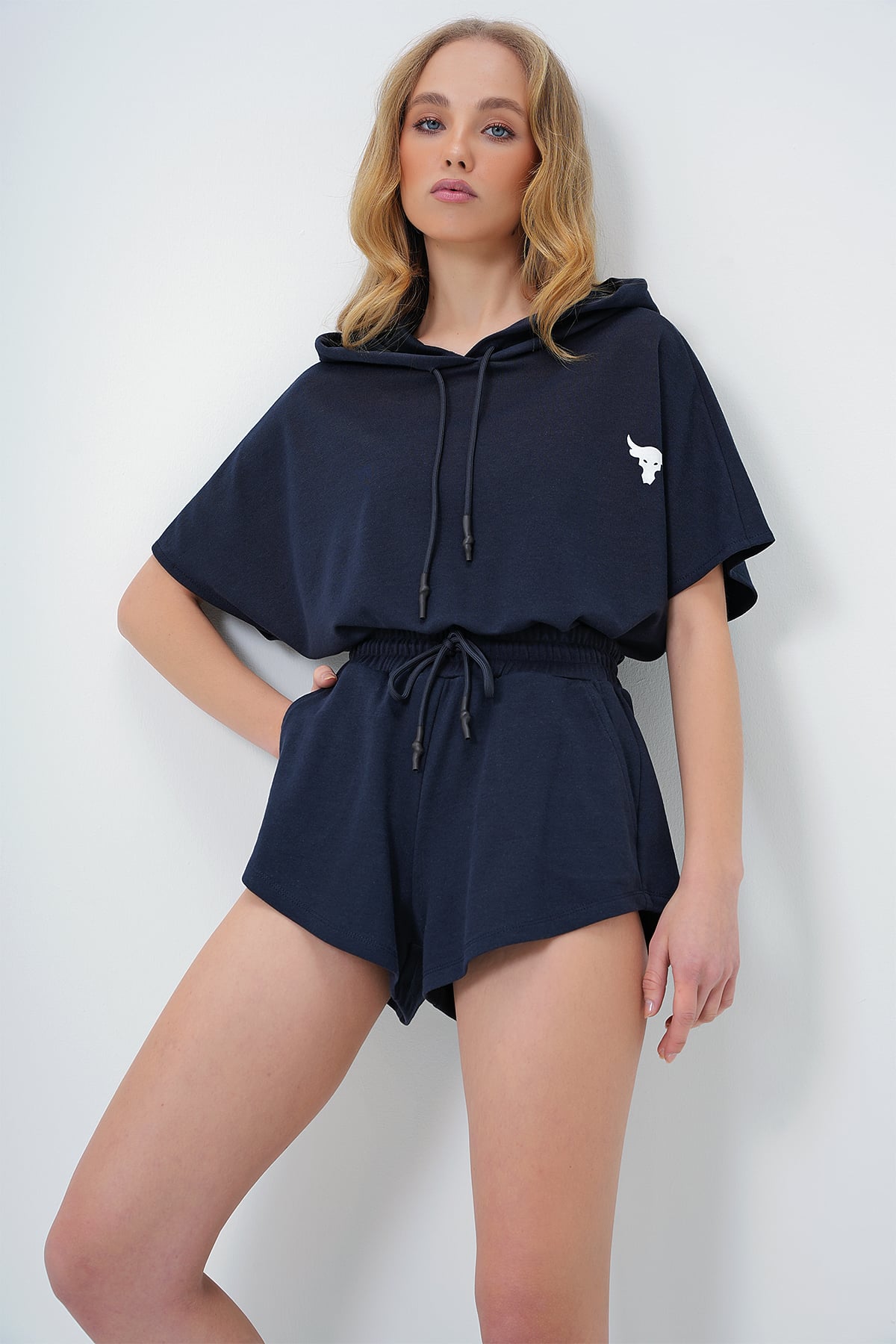 Kapüşonlu Crop Sweatshirt Ve Şortlu Takım - LACİVERT