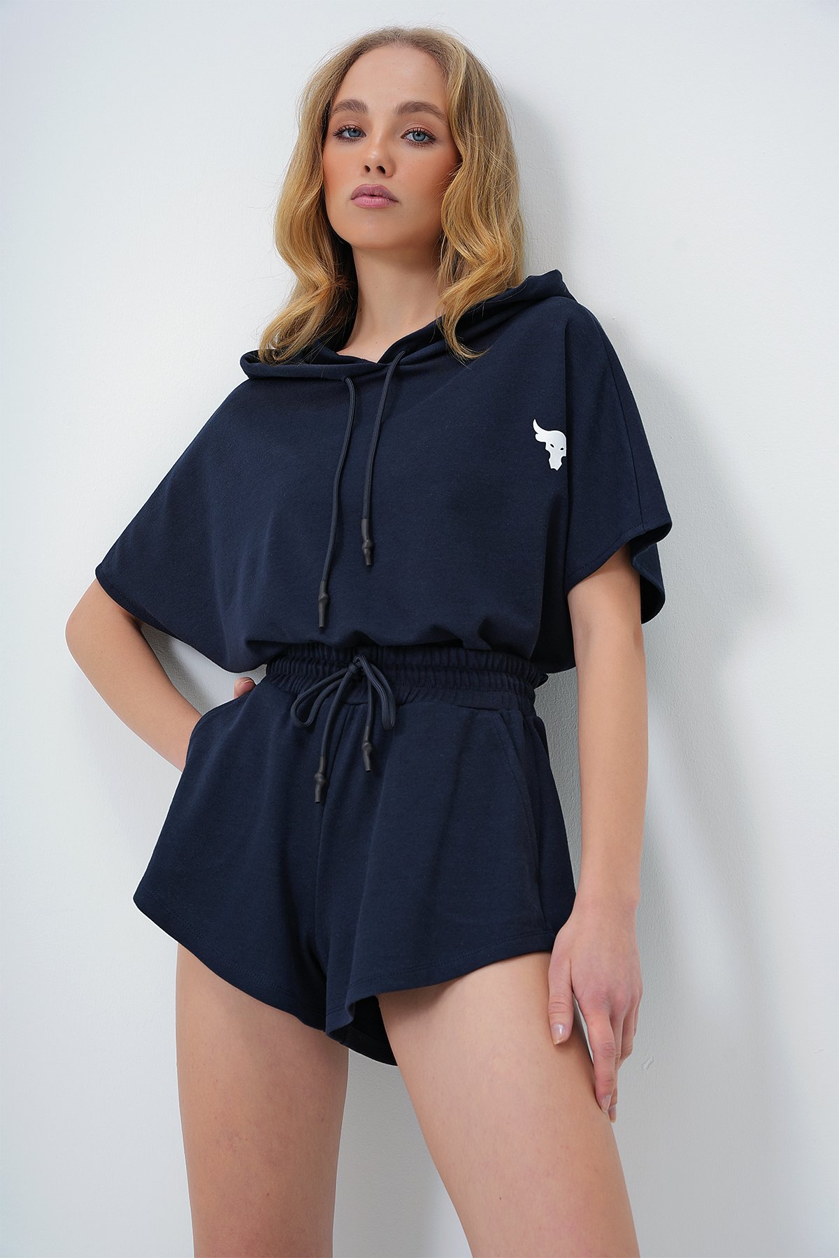Kapüşonlu Crop Sweatshirt Ve Şortlu Takım - LACİVERT