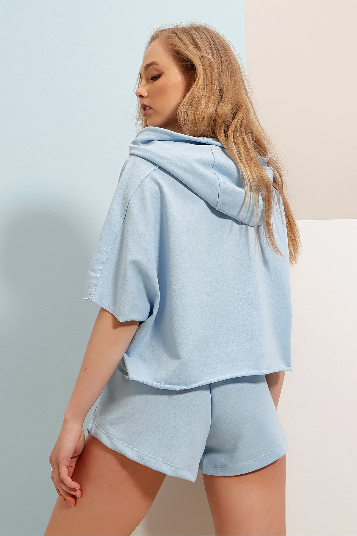 Kapüşonlu Crop Sweatshirt Ve Şortlu Takım - Mavi