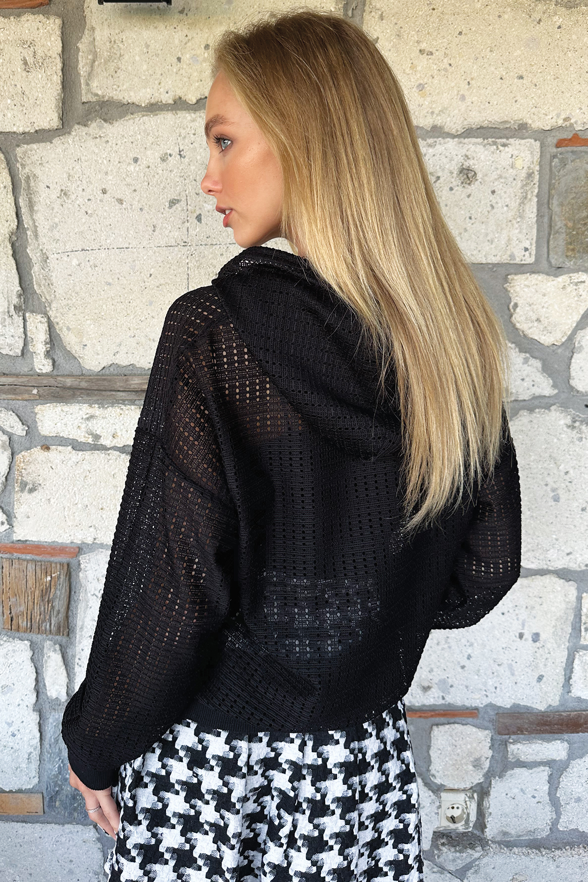 Kapüşonlu Delik Ajurlu Sweatshirt - Siyah