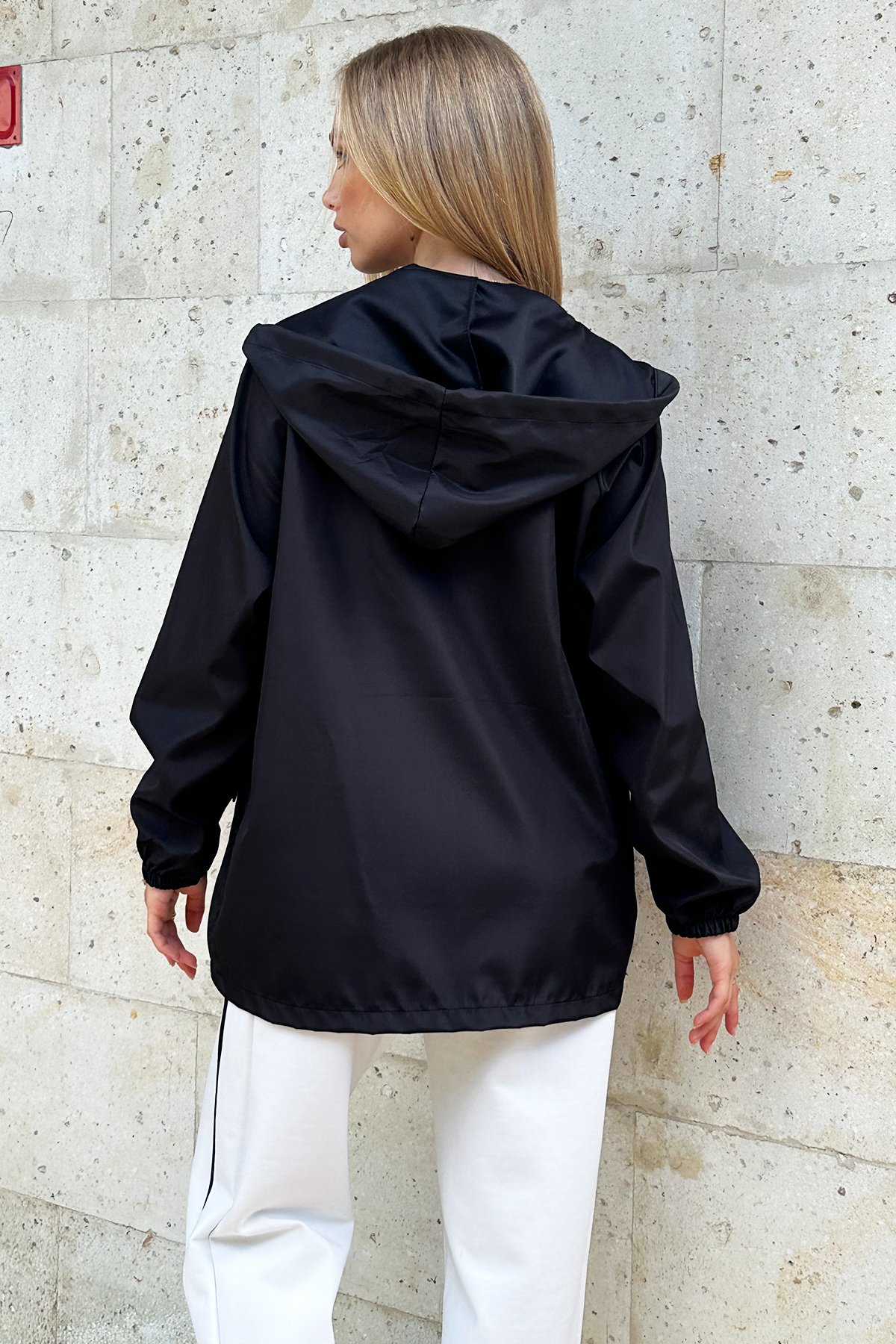 Kapüşonlu Fermuarlı Çift Cepli Yağmurluk Ceket - Siyah