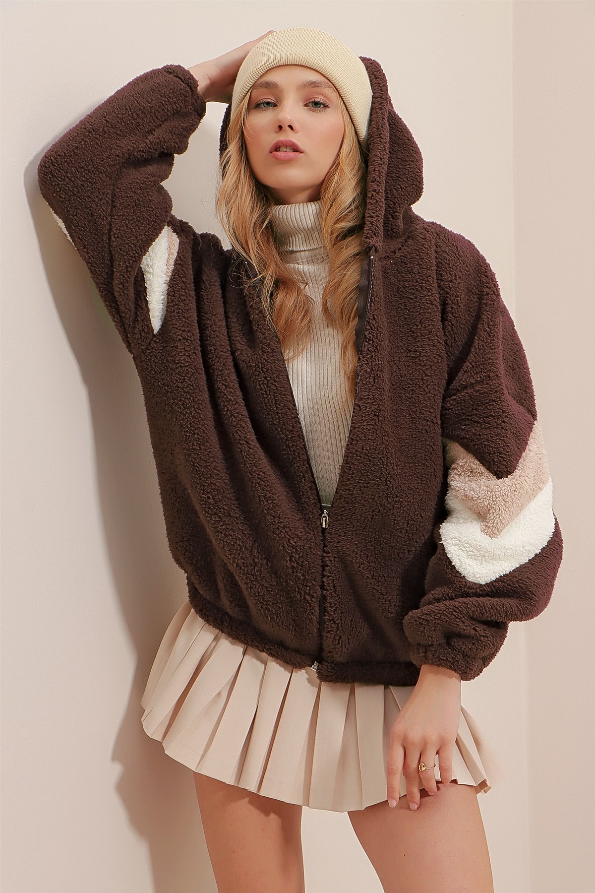 Kapüşonlu Fermuarlı Kolları Renk Bloklu Oversize Peluş Sweatshirt - Acı Kahve