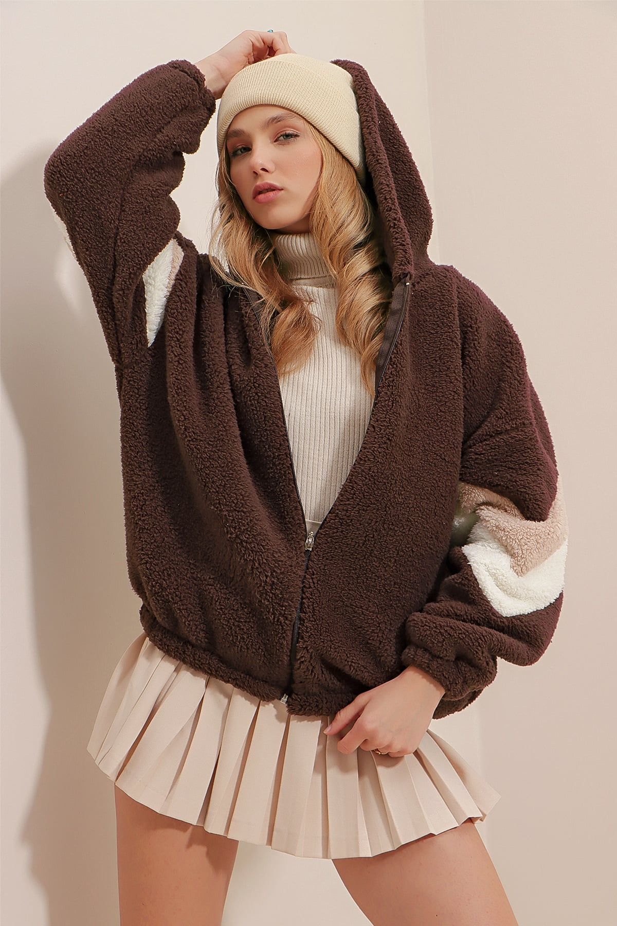 Kapüşonlu Fermuarlı Kolları Renk Bloklu Oversize Peluş Sweatshirt - Acı Kahve