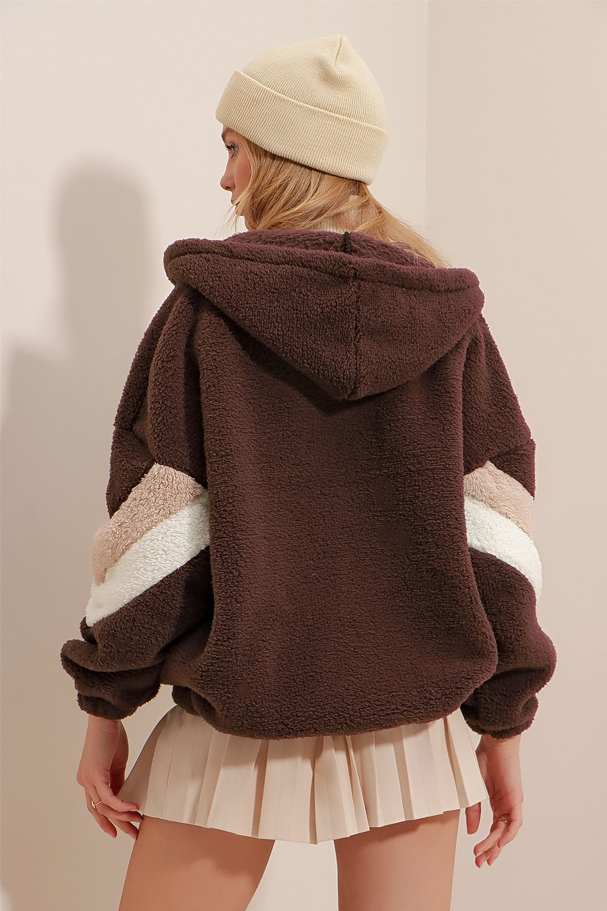 Kapüşonlu Fermuarlı Kolları Renk Bloklu Oversize Peluş Sweatshirt - Acı Kahve