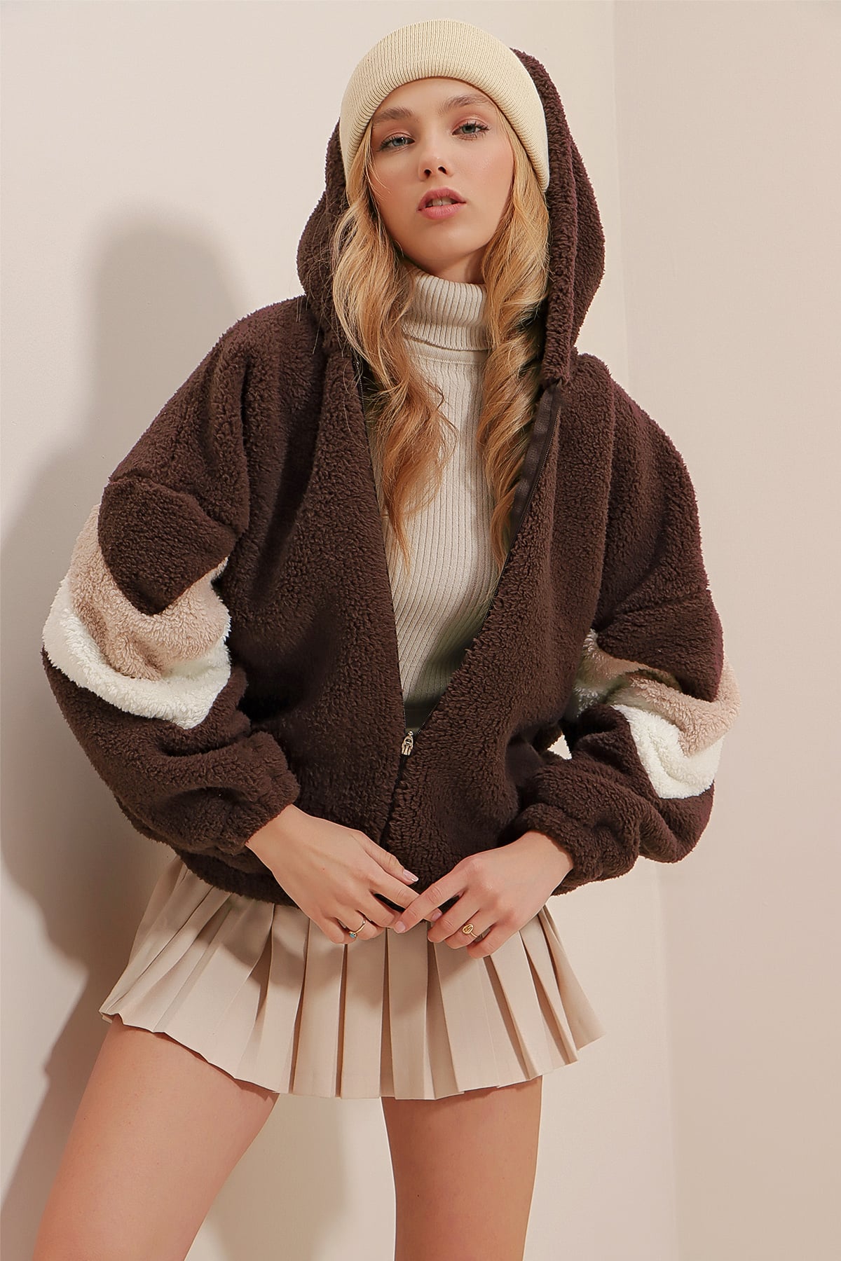 Kapüşonlu Fermuarlı Kolları Renk Bloklu Oversize Peluş Sweatshirt - Acı Kahve