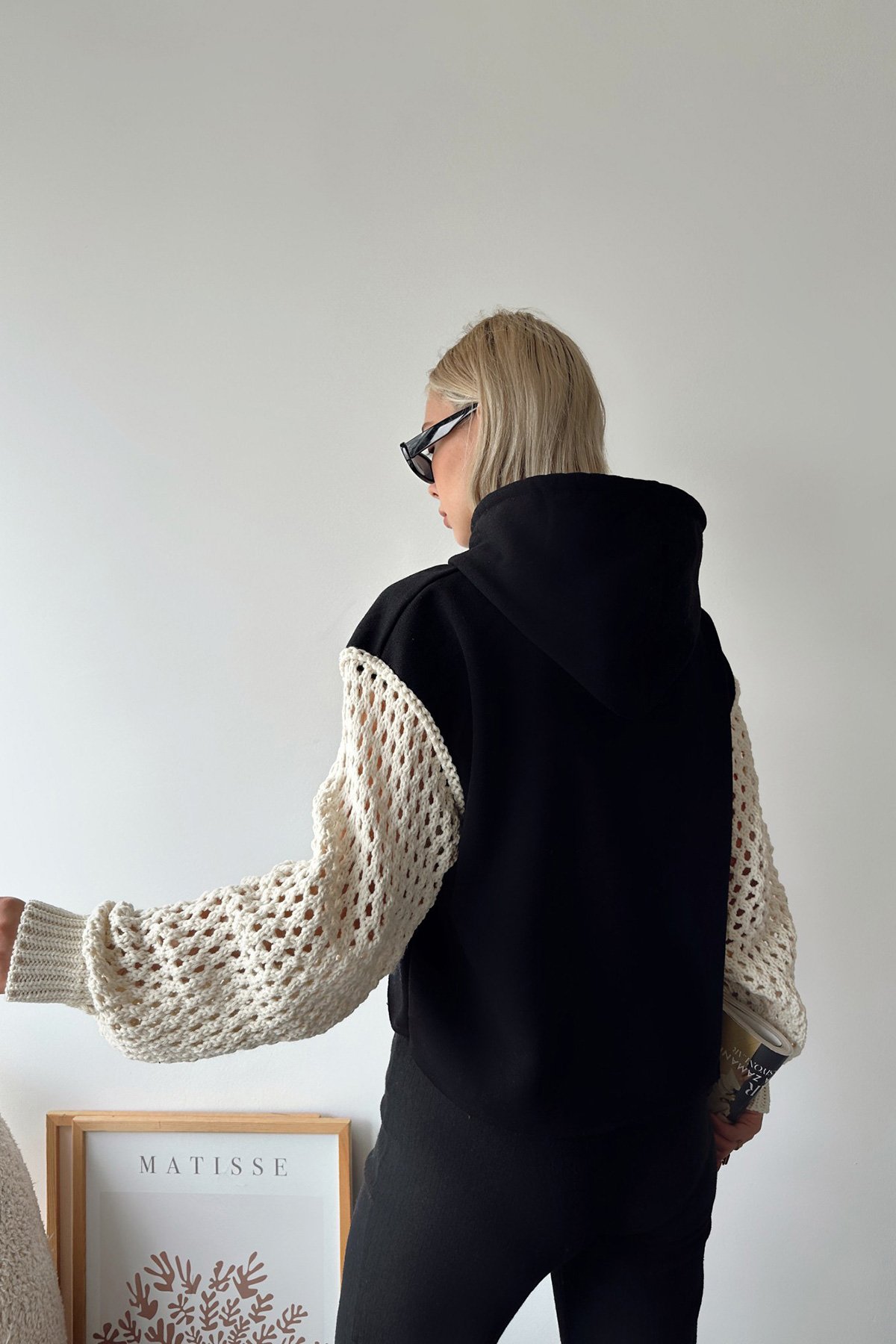 Kapüşonlu File Örgü Kol Bağcıklı Crop Sweatshirt - SİYAH